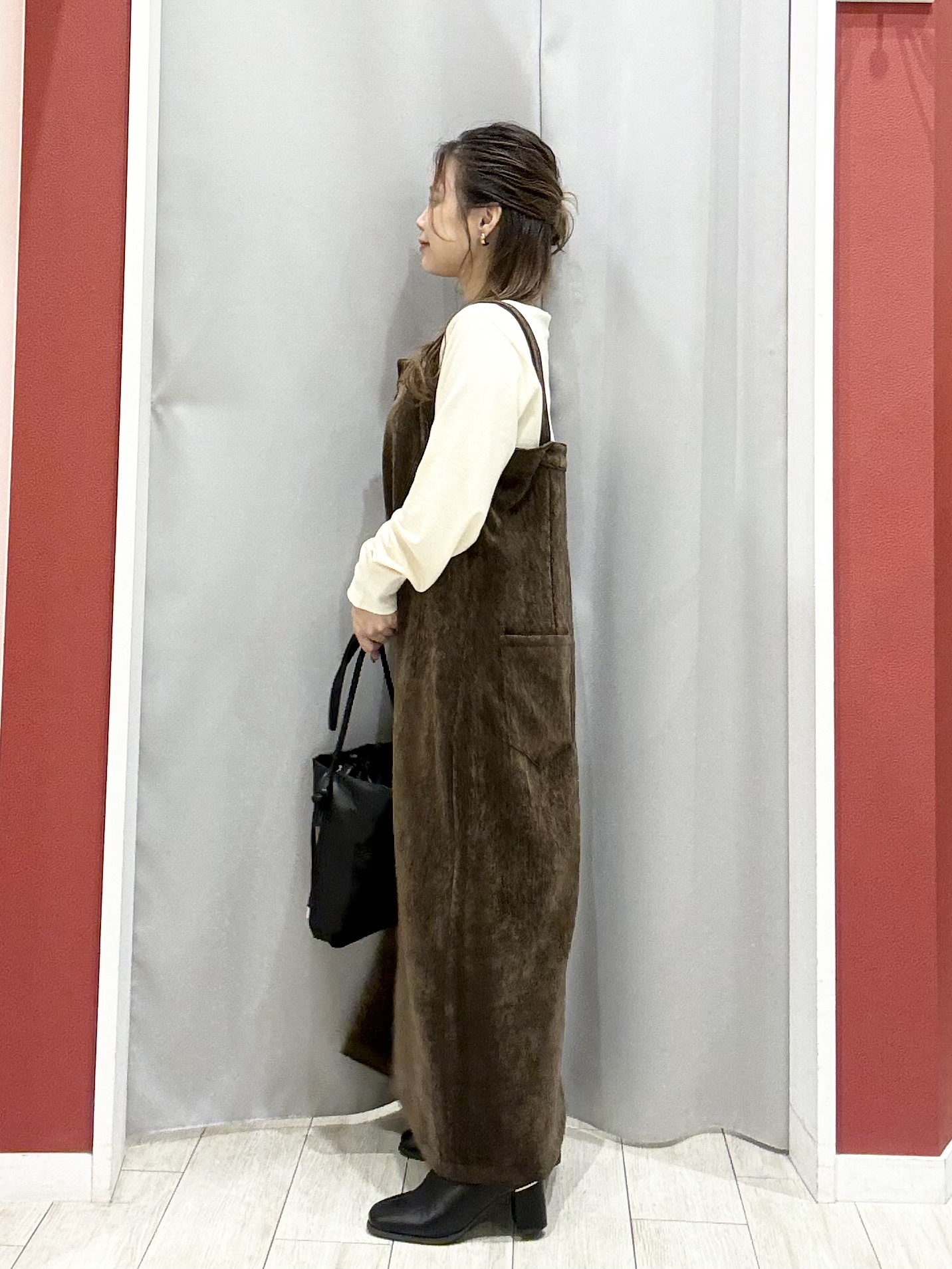 shioさんの「SHOO･LA･RUE｜【洗濯機可】ふわふわフェザーⅤネックカーディガン」を使ったコーディネート