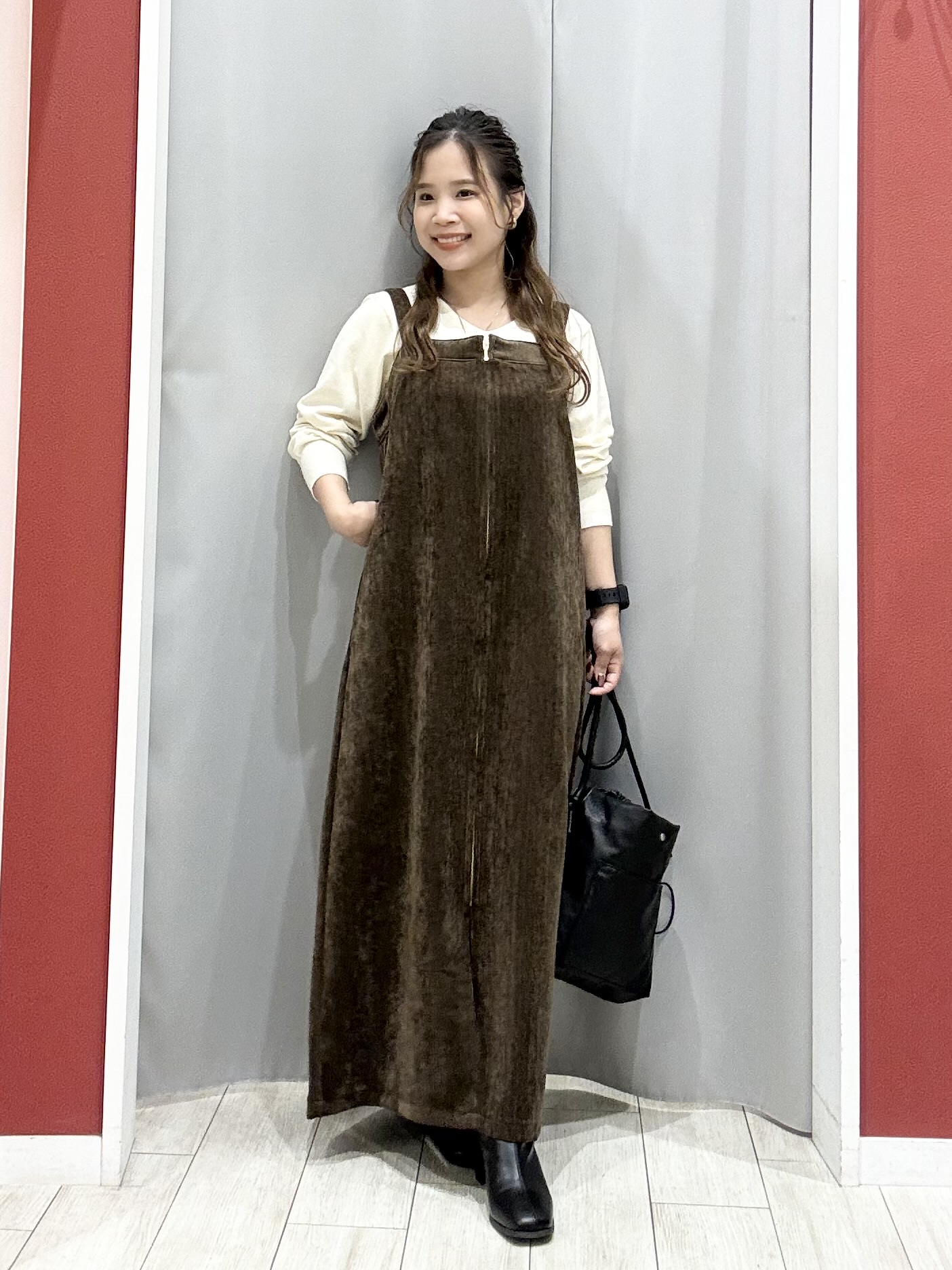 shioさんの「SHOO･LA･RUE｜【洗濯機可】ふわふわフェザーⅤネックカーディガン」を使ったコーディネート