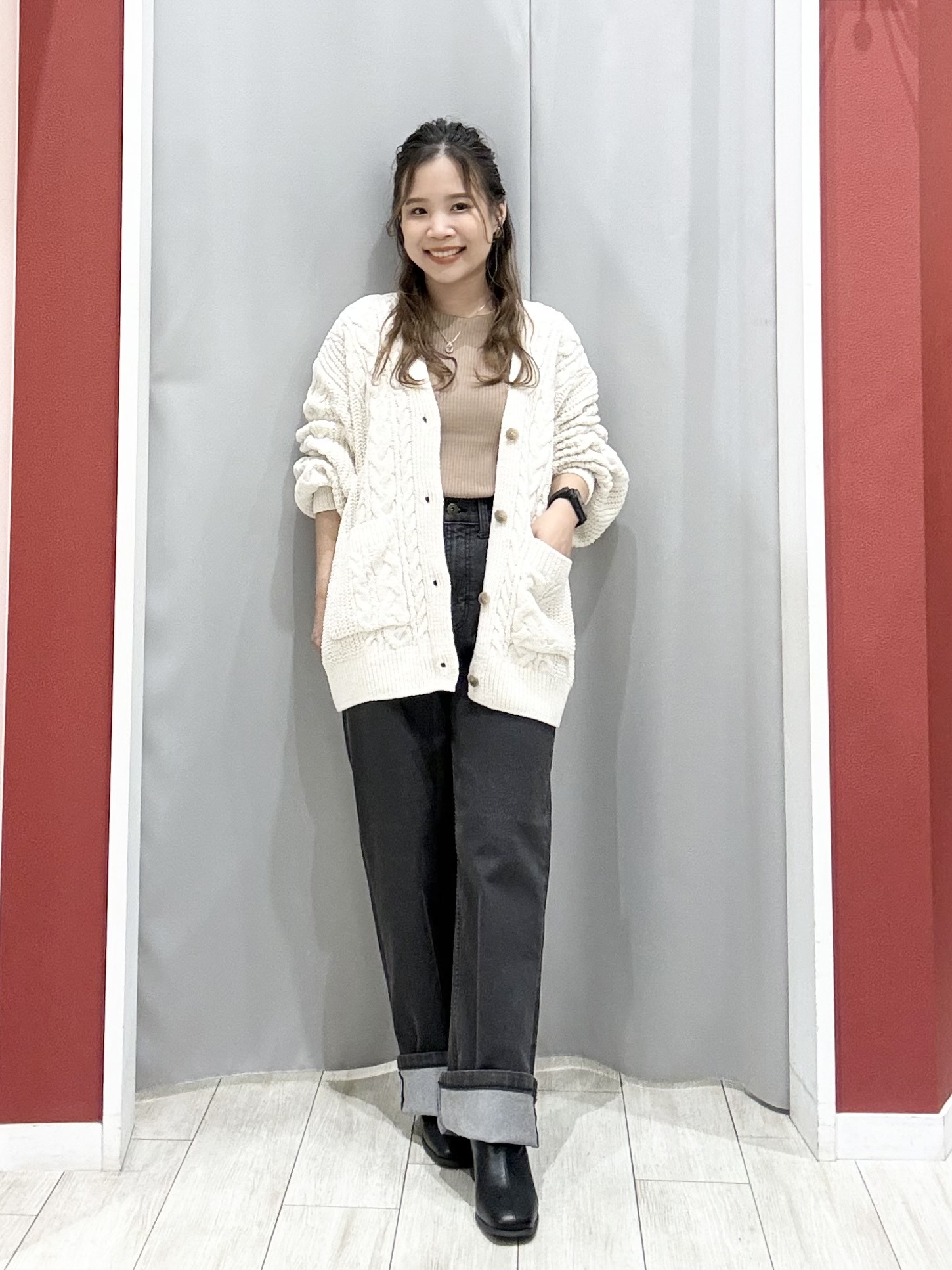 shioさんの「SHOO･LA･RUE｜【洗濯機可】もこもちモールケーブル Vネックカーディガン」を使ったコーディネート