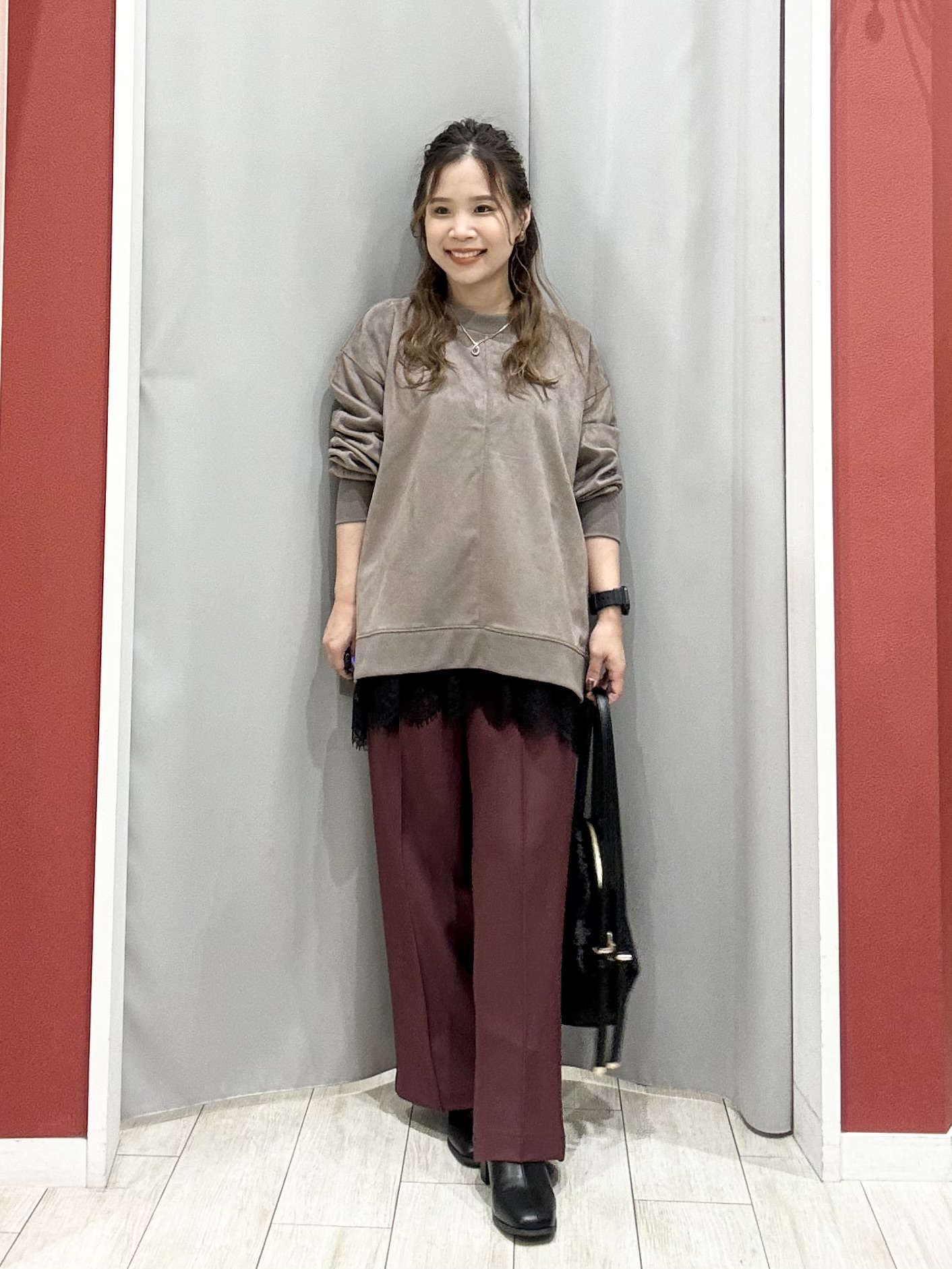 shioさんの「SHOO･LA･RUE｜【S-LL/体型カバー/セットアップ可】インせず着られる やわらか スエード調トップス」を使ったコーディネート