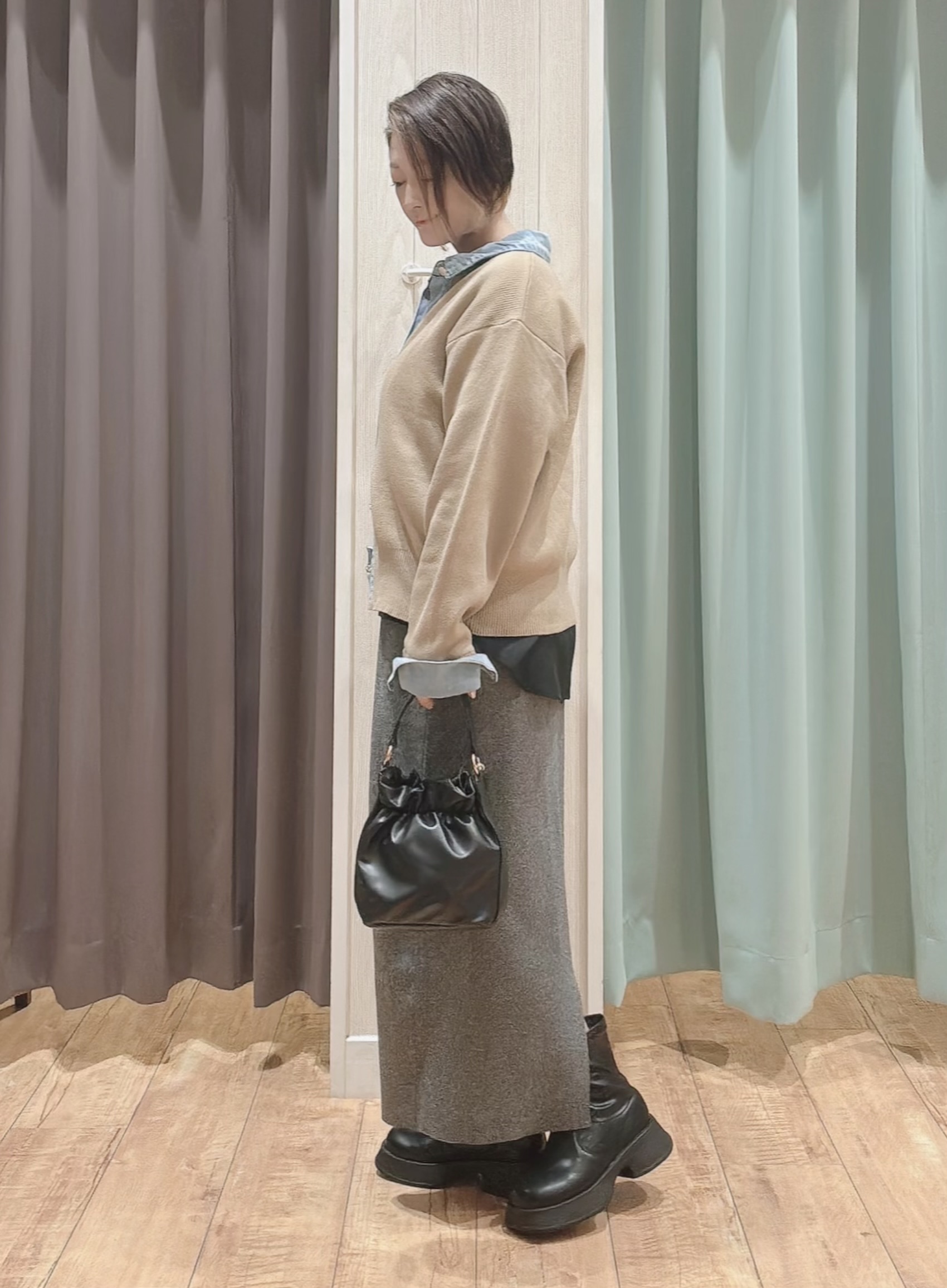 aaamiさんの「SHOO･LA･RUE｜【S-LL/洗濯機可】デニム／チェック切替でこなれ見え 金ボタンニットカーディガン」を使ったコーディネート