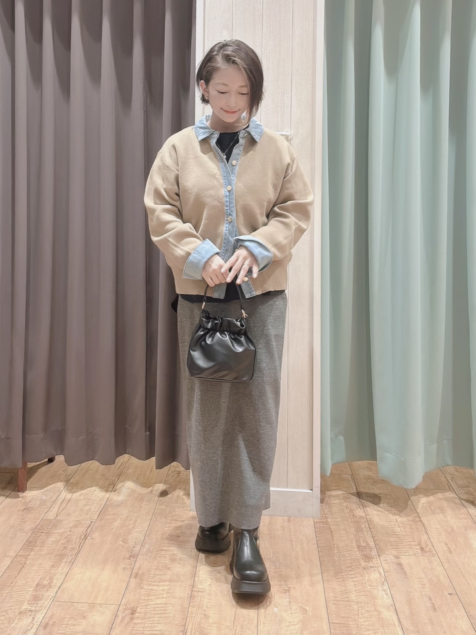aaamiさんの「SHOO･LA･RUE｜【S-LL/洗濯機可】デニム／チェック切替でこなれ見え 金ボタンニットカーディガン」を使ったコーディネート