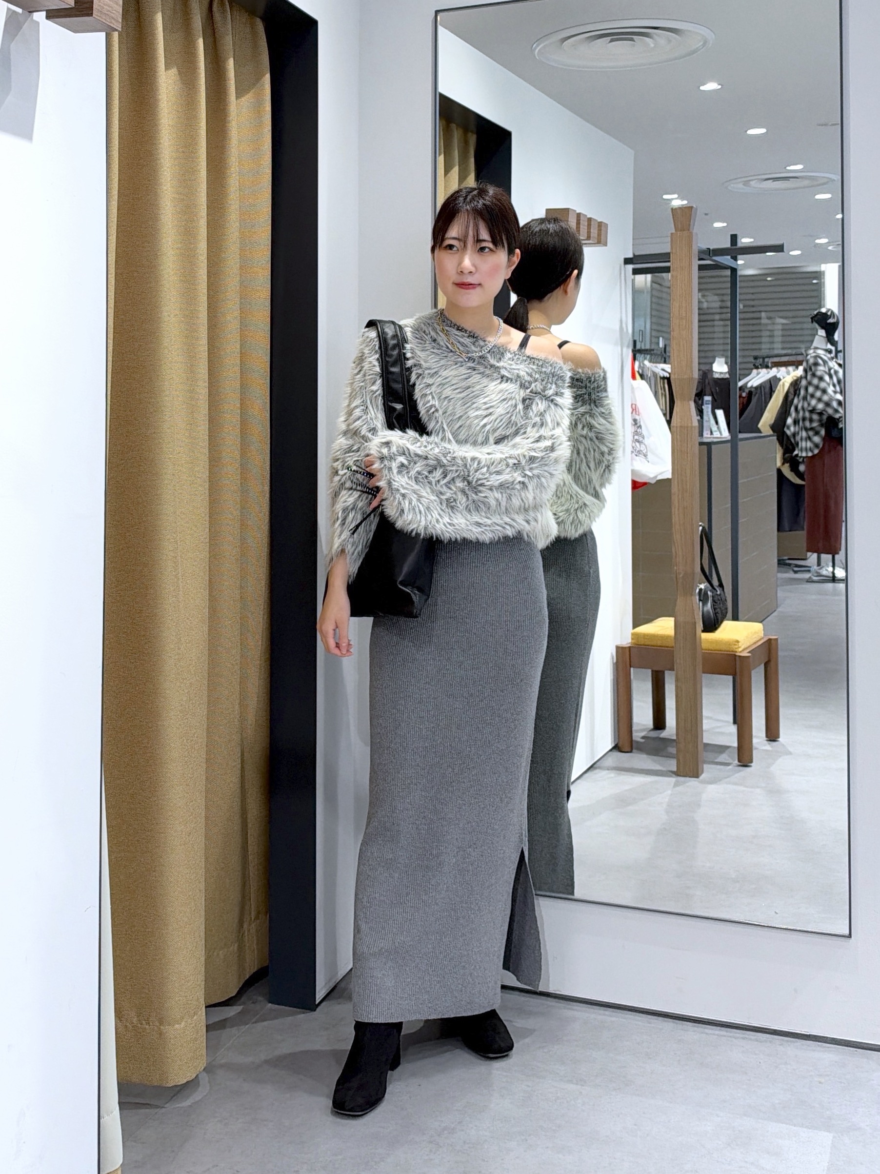 Renoさんの「INDIVI｜フェザーニットオフショルプルオーバー」を使ったコーディネート