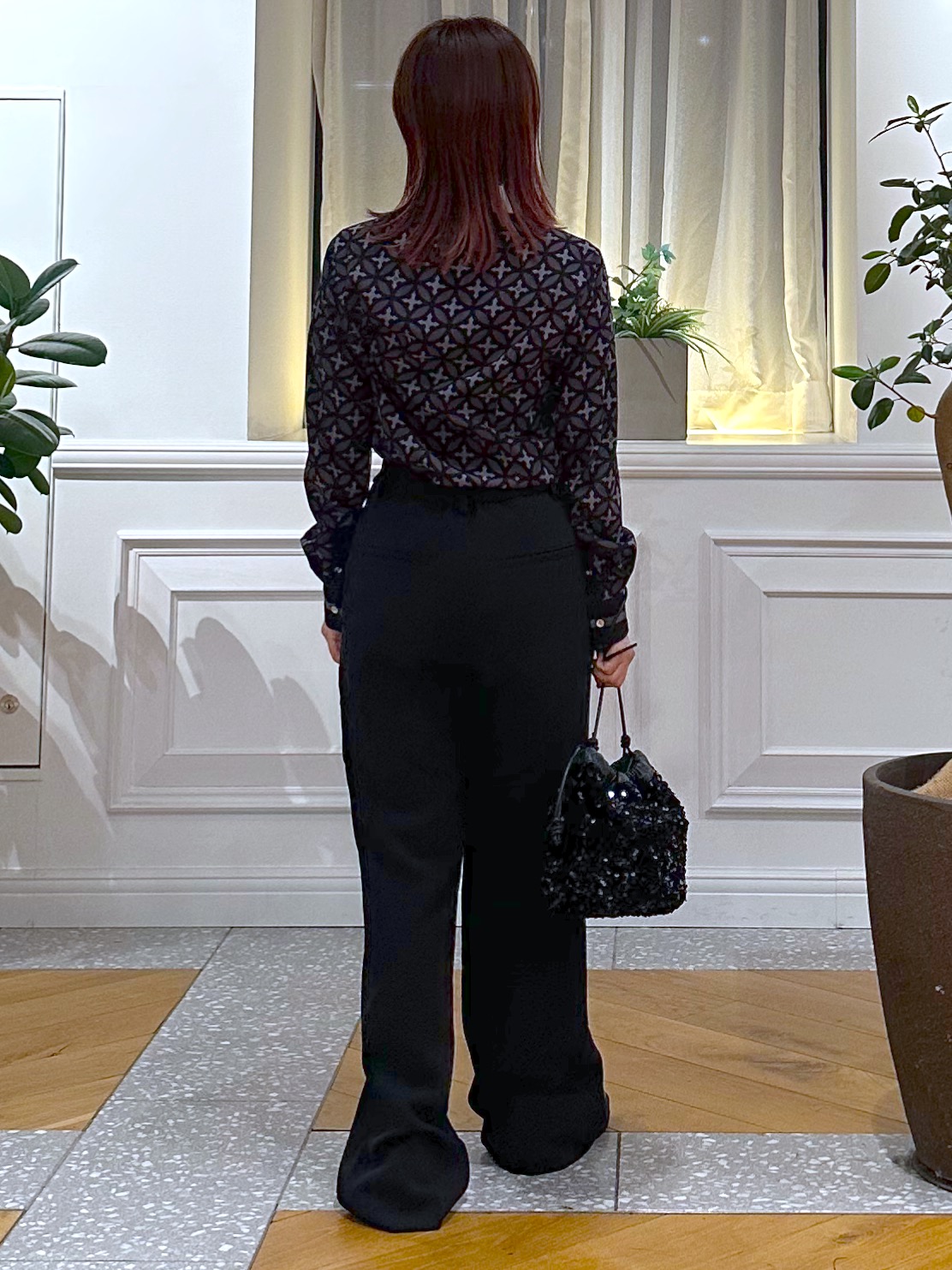 なべこさんの「DRESSTERIOR｜オーバーラップサークル シアーデコルテシャツ」を使ったコーディネート