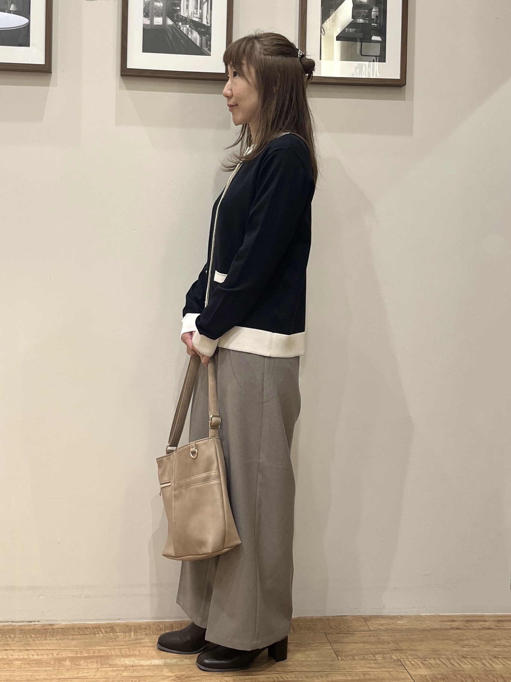 まつみさんの「SHOO･LA･RUE｜【S-LL/洗濯機可】配色使いが目を惹く クルーネックニットカーディガン」を使ったコーディネート