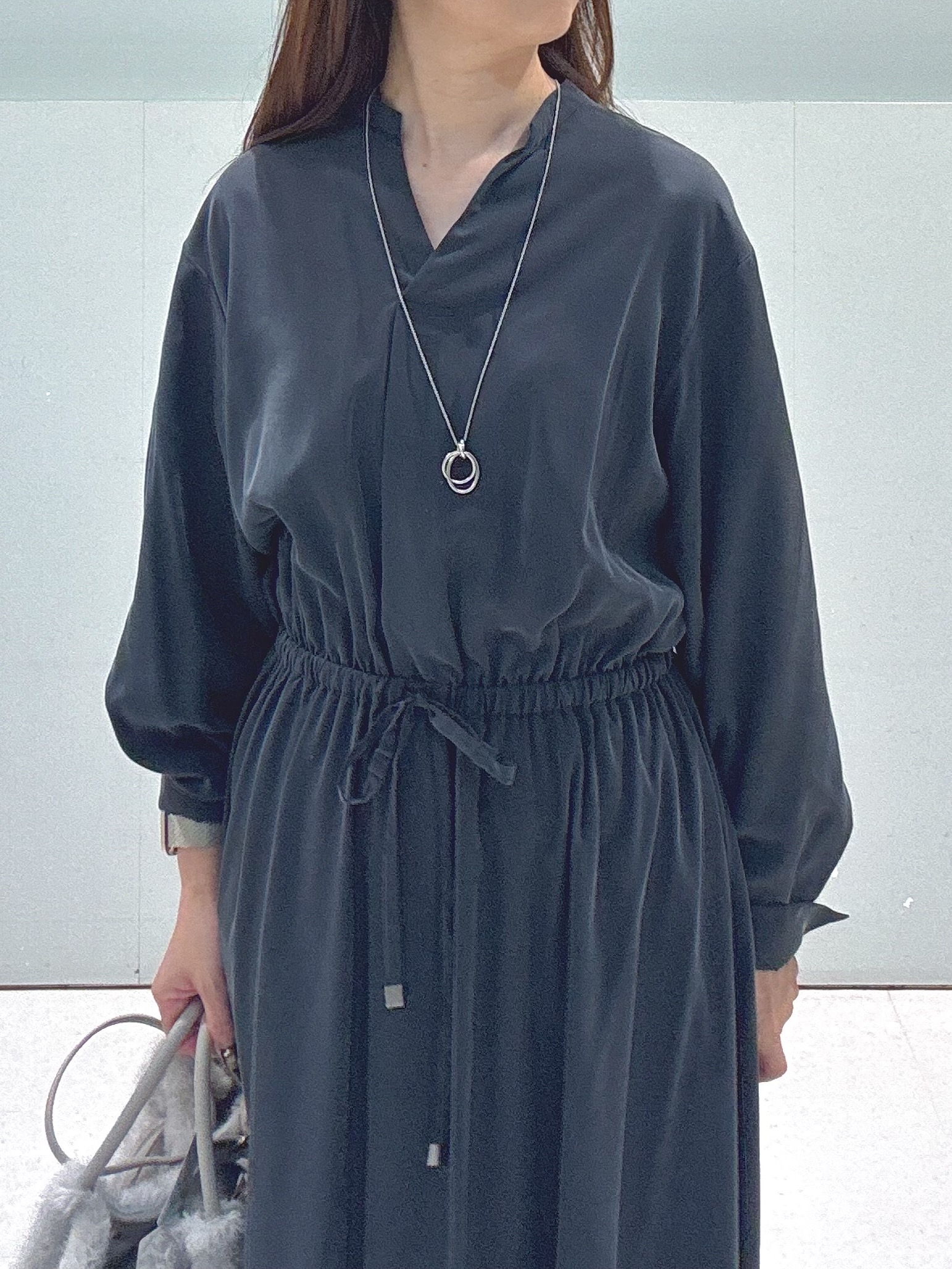 makiさんの「UNTITLED｜ドロストデザインワンピース」を使ったコーディネート