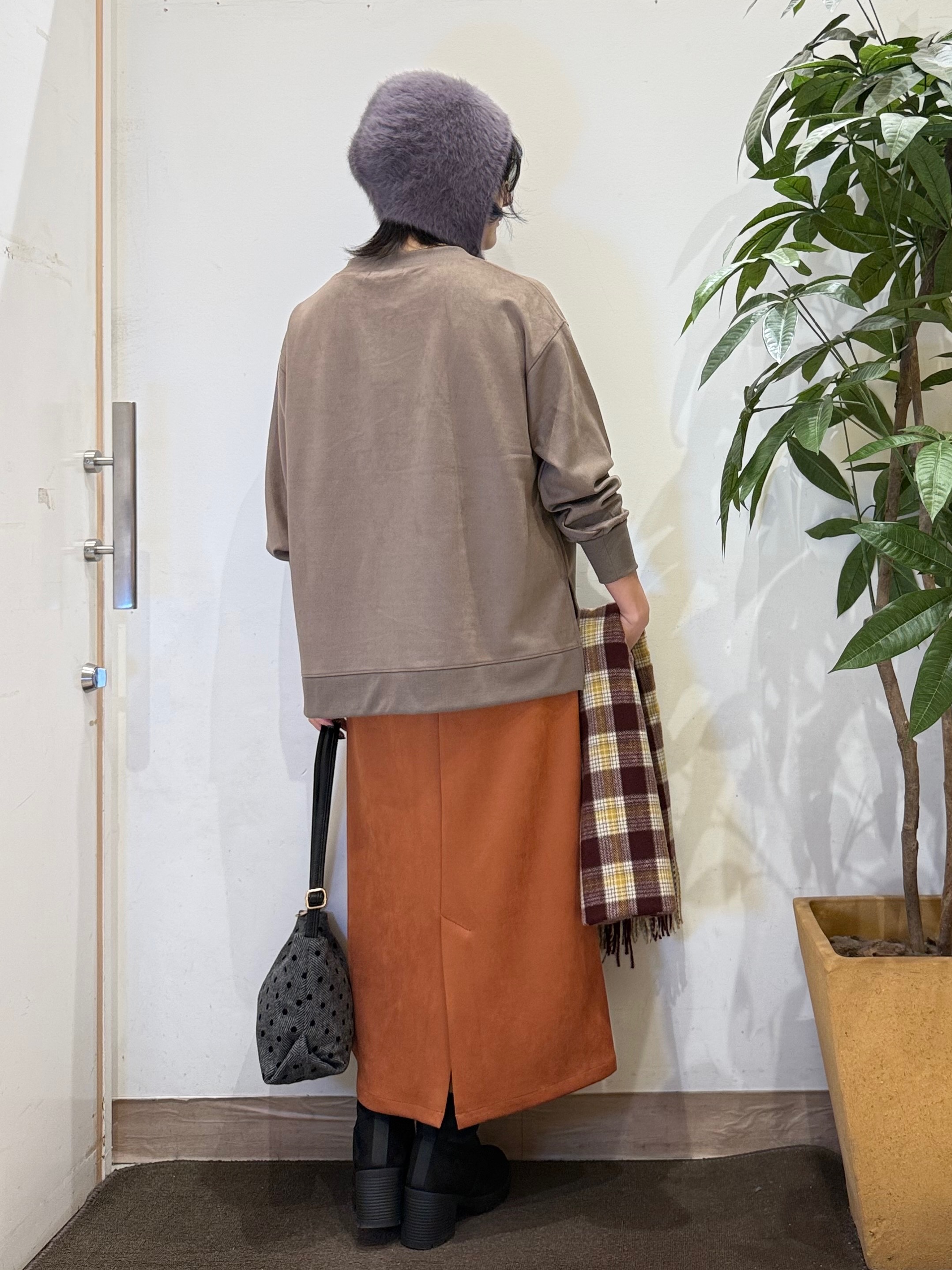 misakiさんの「SHOO･LA･RUE｜【S-LL/体型カバー/セットアップ可】インせず着られる やわらか スエード調トップス」を使ったコーディネート