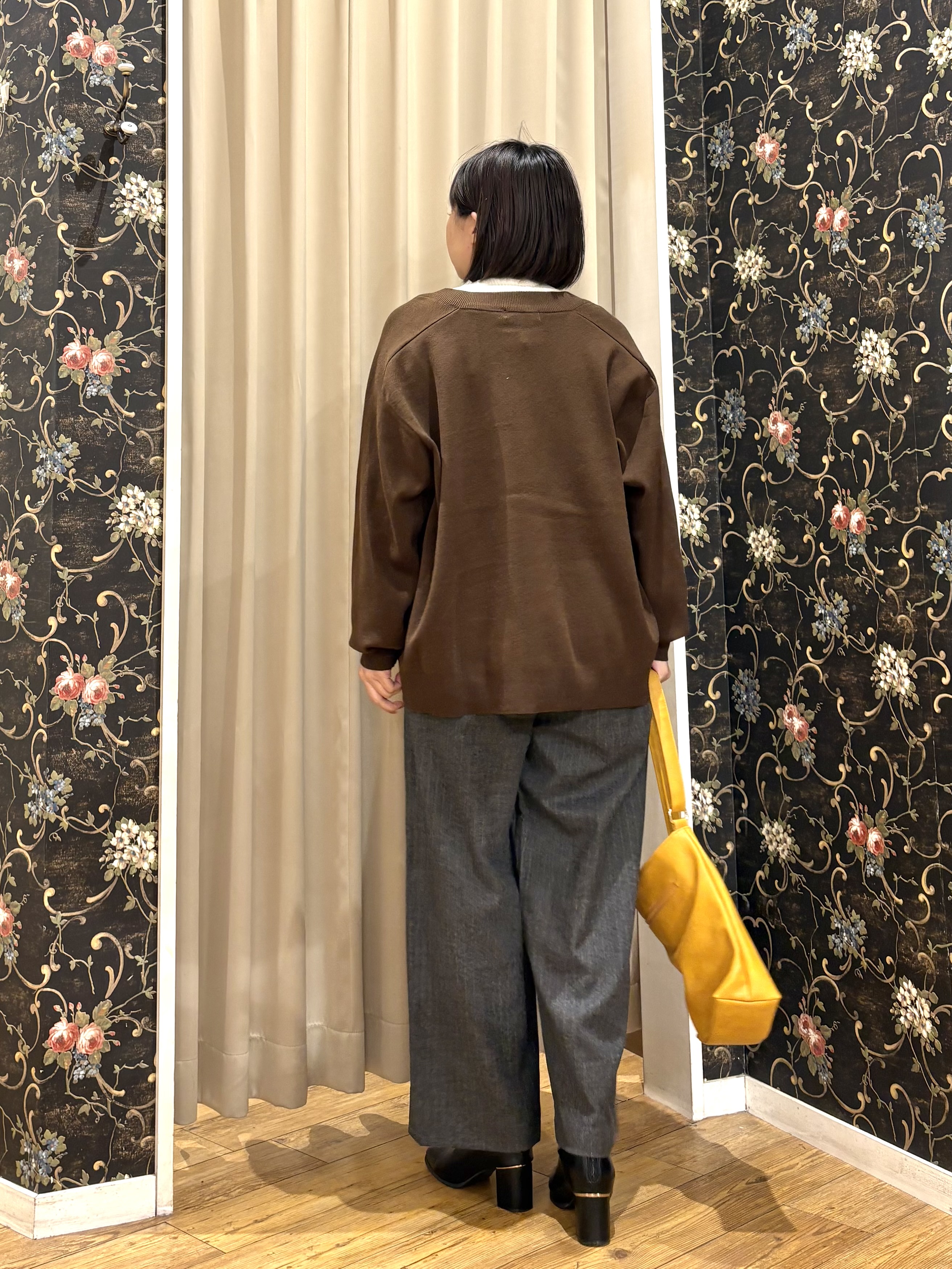ネリさんの「SHOO･LA･RUE｜【毛玉になりにくい/S-LL/洗濯機可/体型カバー】Vネックゆったりカーディガン」を使ったコーディネート