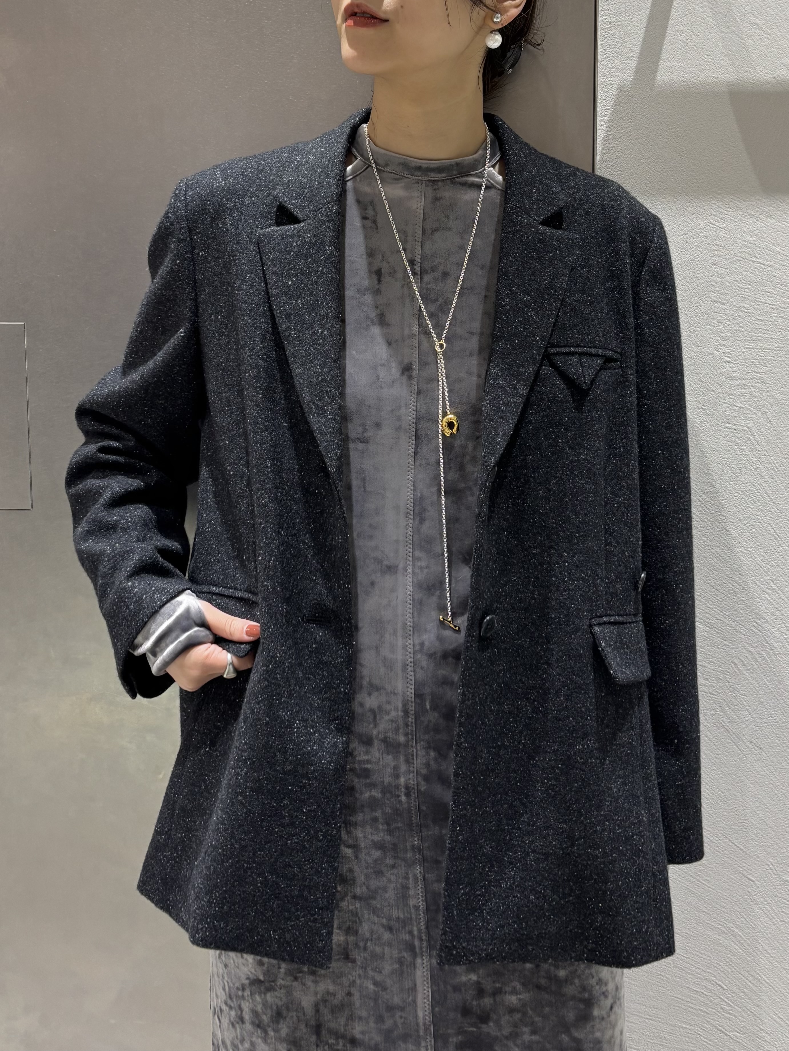 iwamiさんの「CODE A｜【ReRe】neck point velour dress」を使ったコーディネート