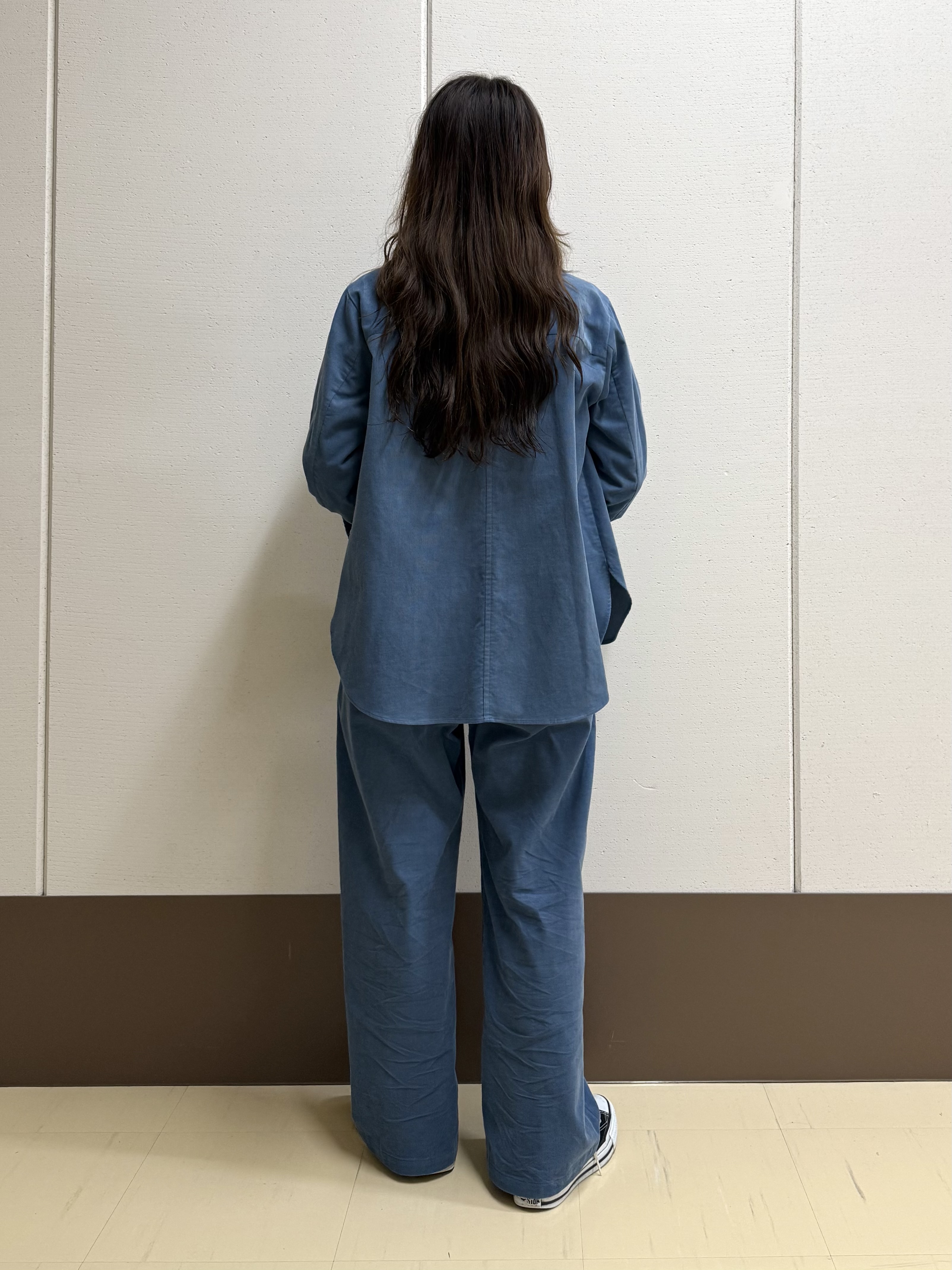 mamiさんの「INDIVI｜【大人コーデュロイ／SETUP可】ソフトセミワイドパンツ」を使ったコーディネート