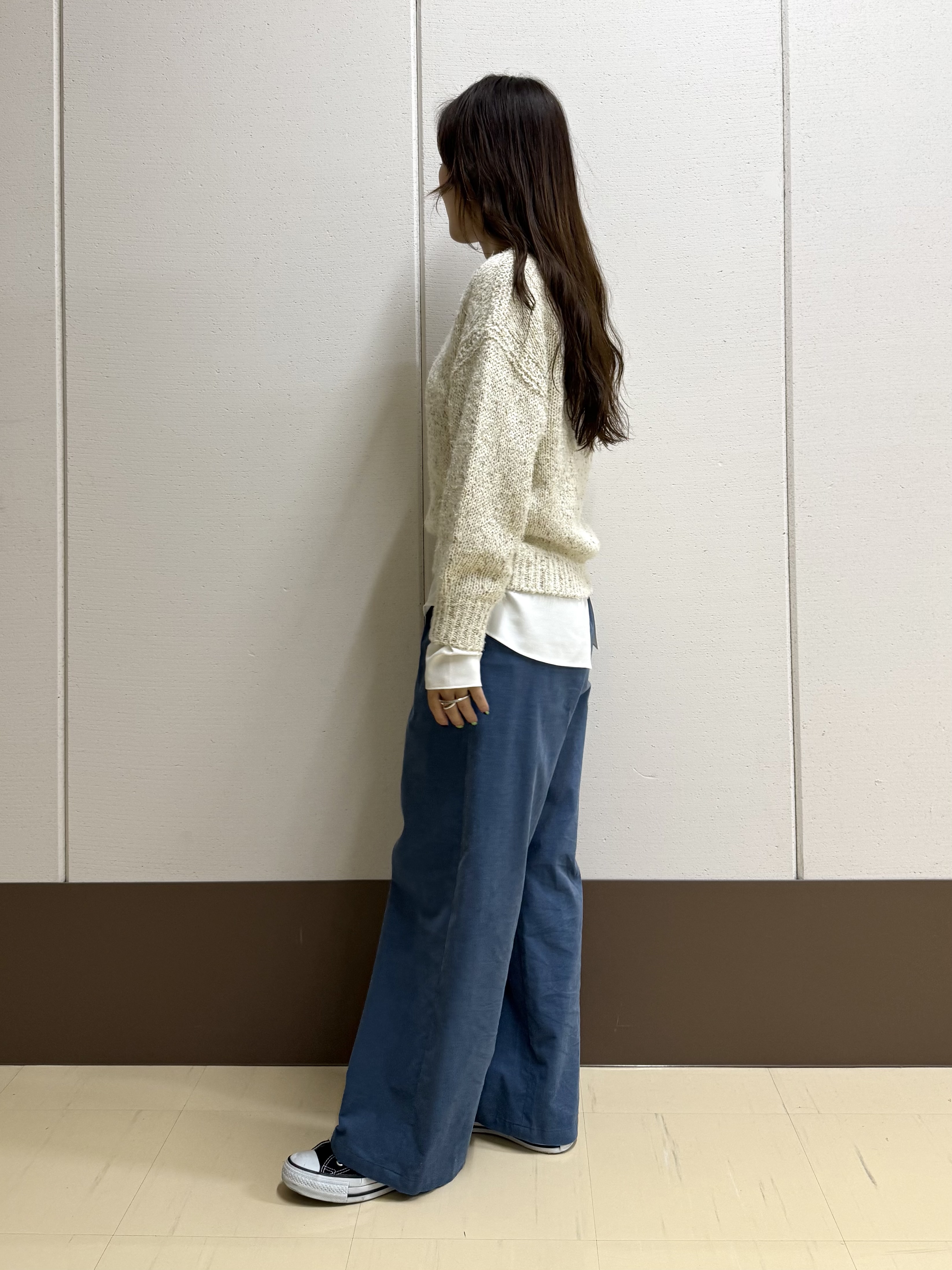 mamiさんの「INDIVI｜【コットン混／ミックスカラー】カールヤーン パフスリーブニット」を使ったコーディネート