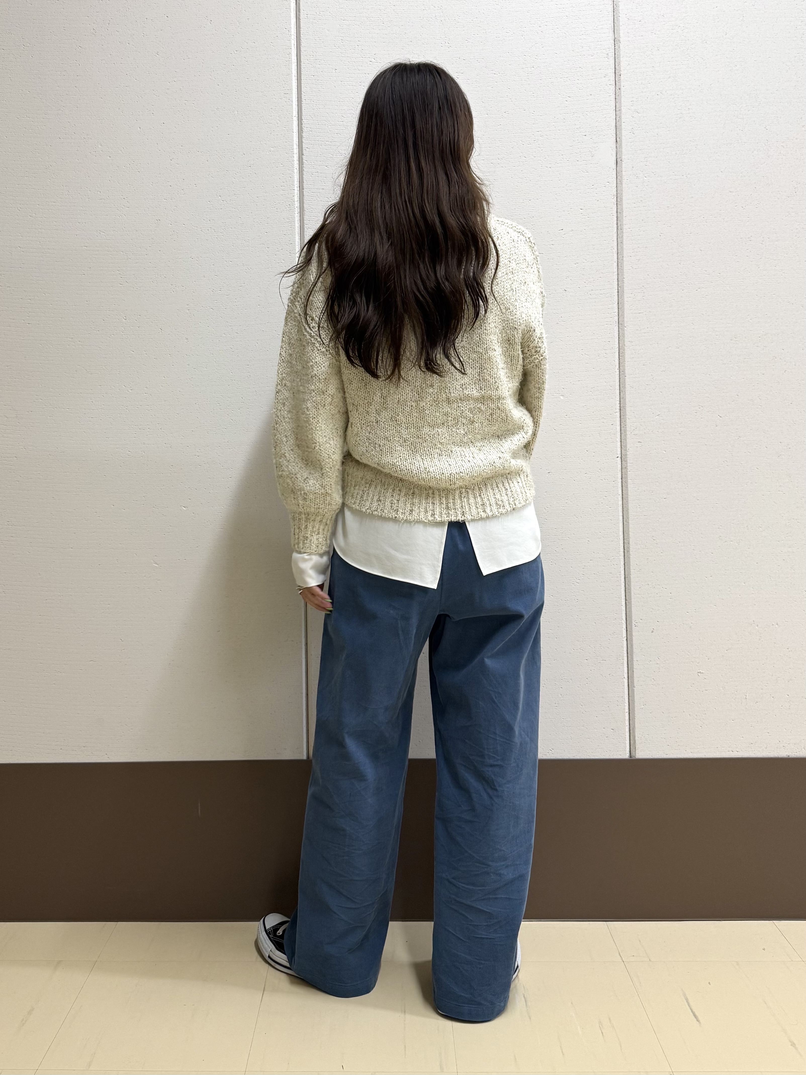 mamiさんの「INDIVI｜【コットン混／ミックスカラー】カールヤーン パフスリーブニット」を使ったコーディネート