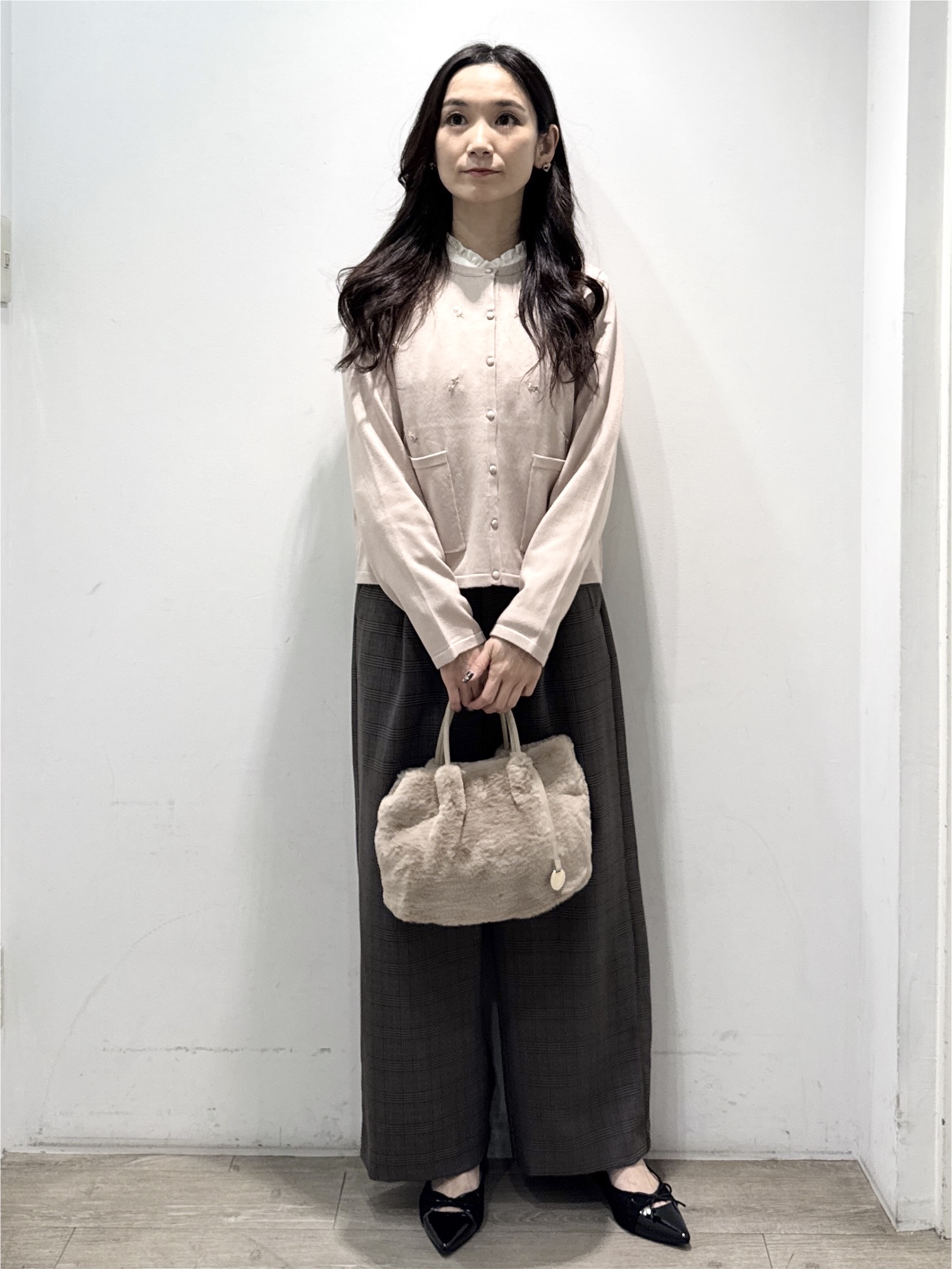 yuicciさんの「OPAQUE.CLIP｜【上品刺繍が華やか】飛ばしビジュー カーディガン」を使ったコーディネート