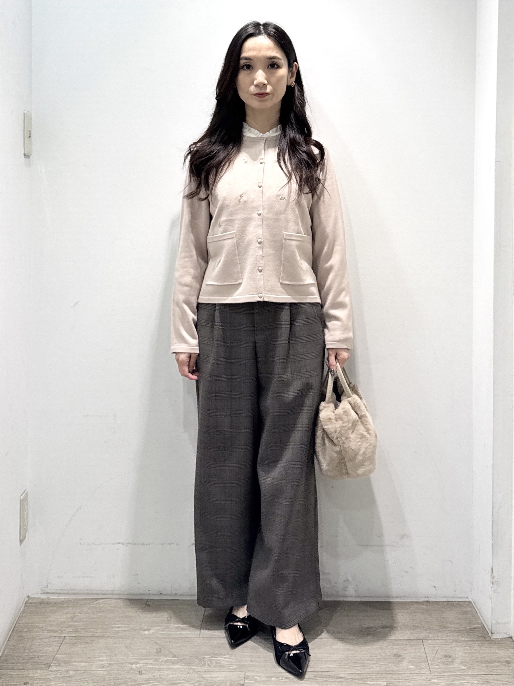 yuicciさんの「OPAQUE.CLIP｜【上品刺繍が華やか】飛ばしビジュー カーディガン」を使ったコーディネート