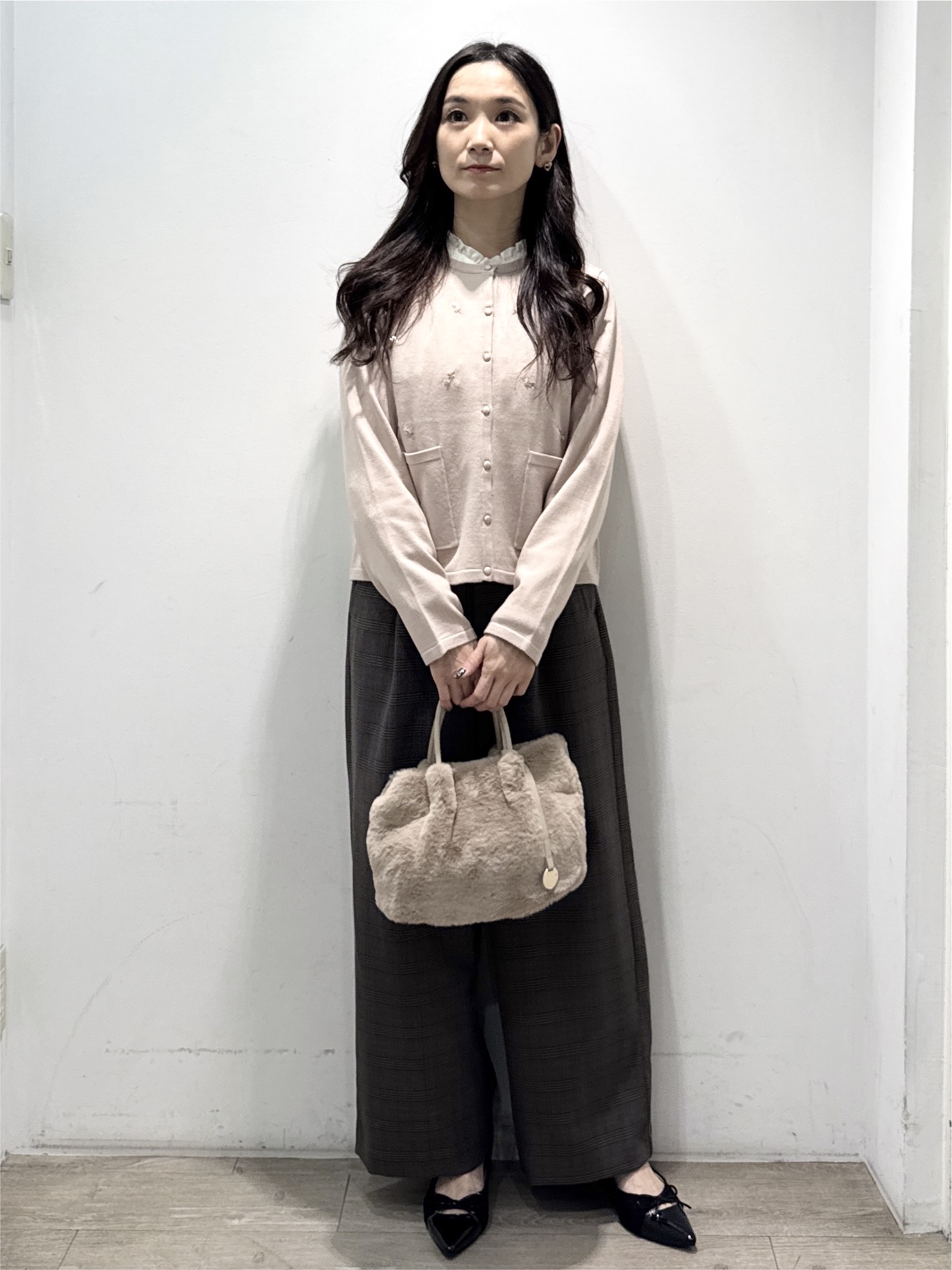 yuicciさんの「OPAQUE.CLIP｜【上品刺繍が華やか】飛ばしビジュー カーディガン」を使ったコーディネート