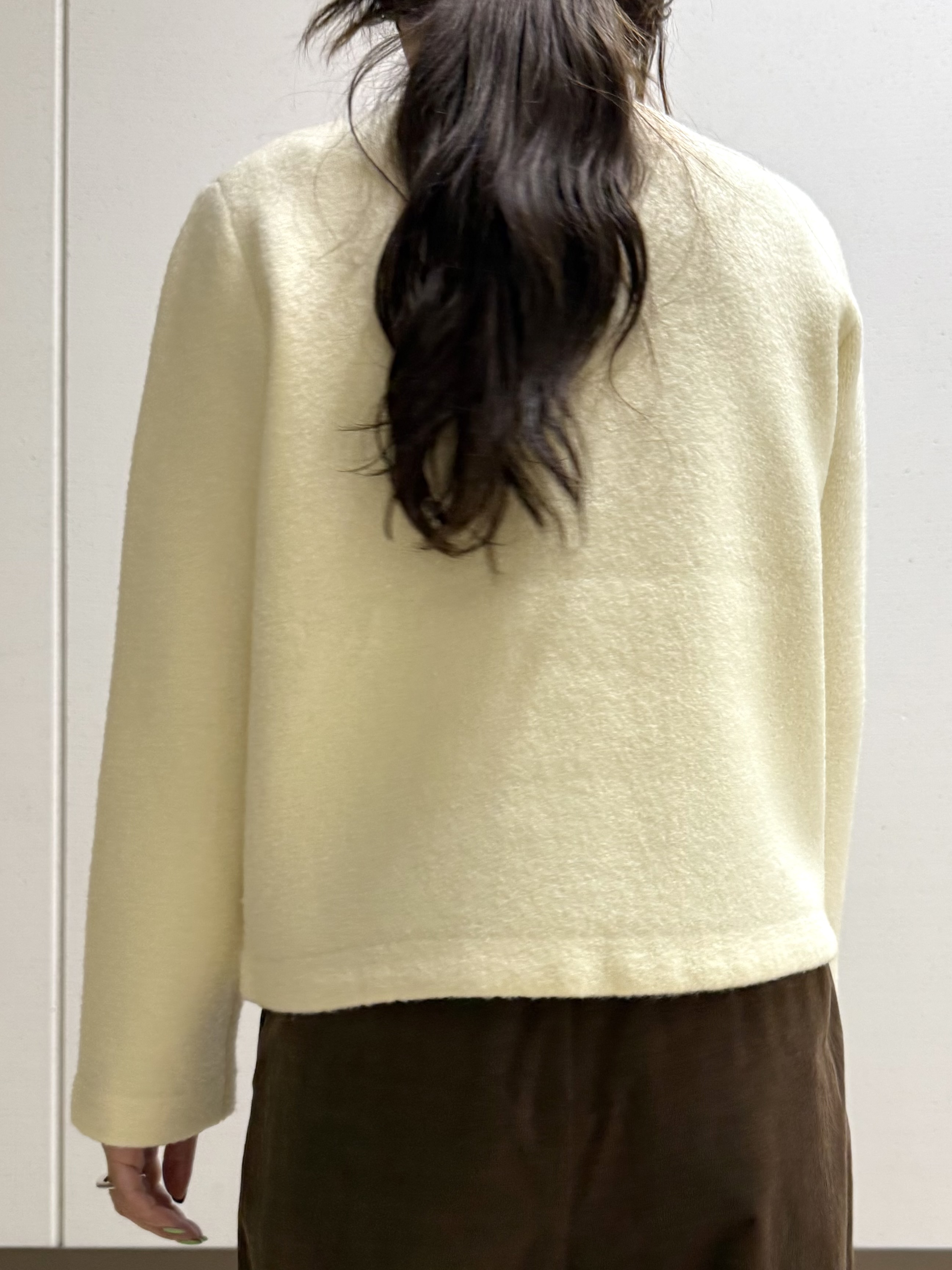mamiさんの「INDIVI｜【軽やか】ブークレニットジャケット」を使ったコーディネート