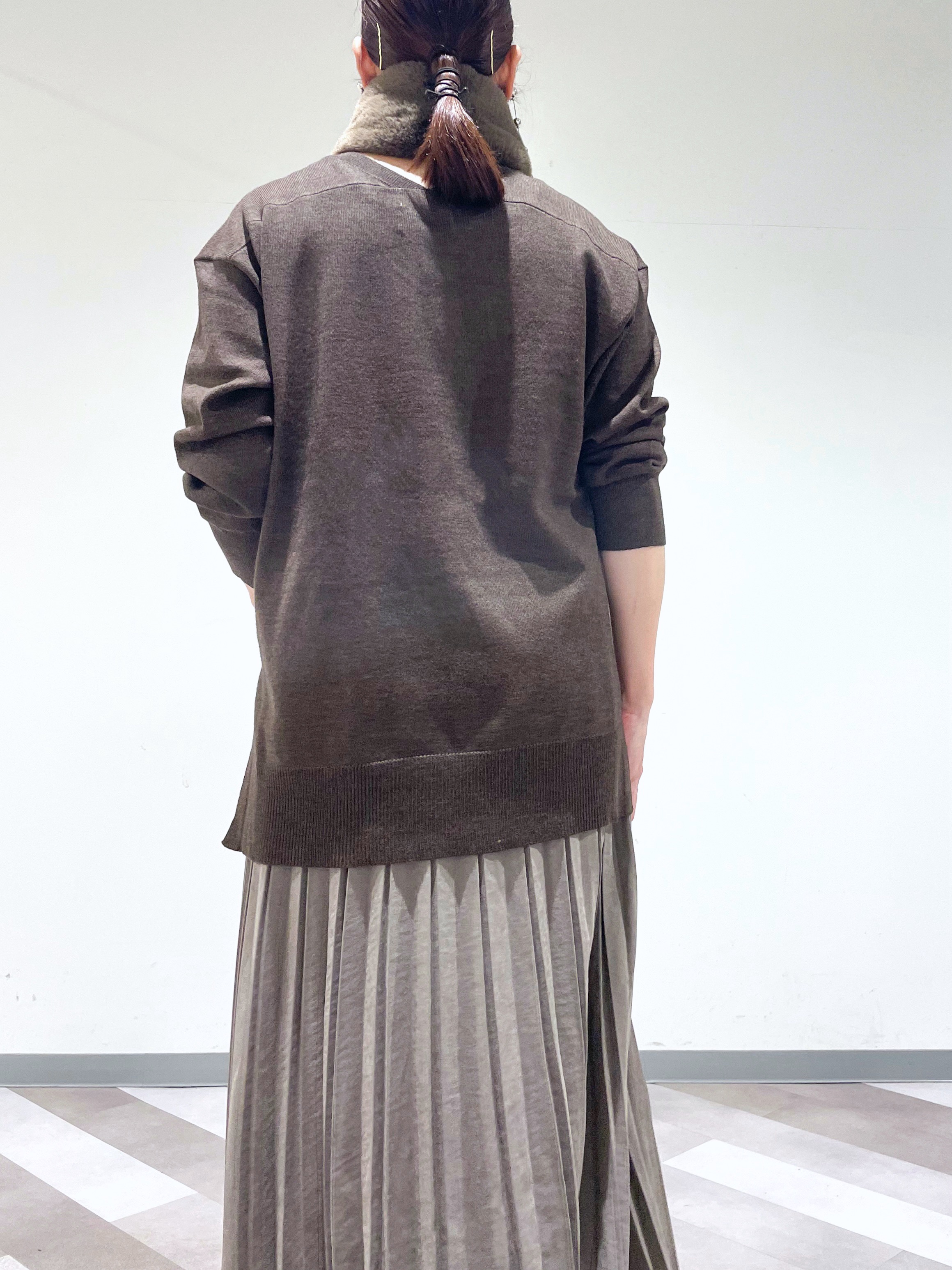 ともも。さんの「OPAQUE.CLIP｜『THE』名品リラクシーVネックニット【洗濯機OK】」を使ったコーディネート
