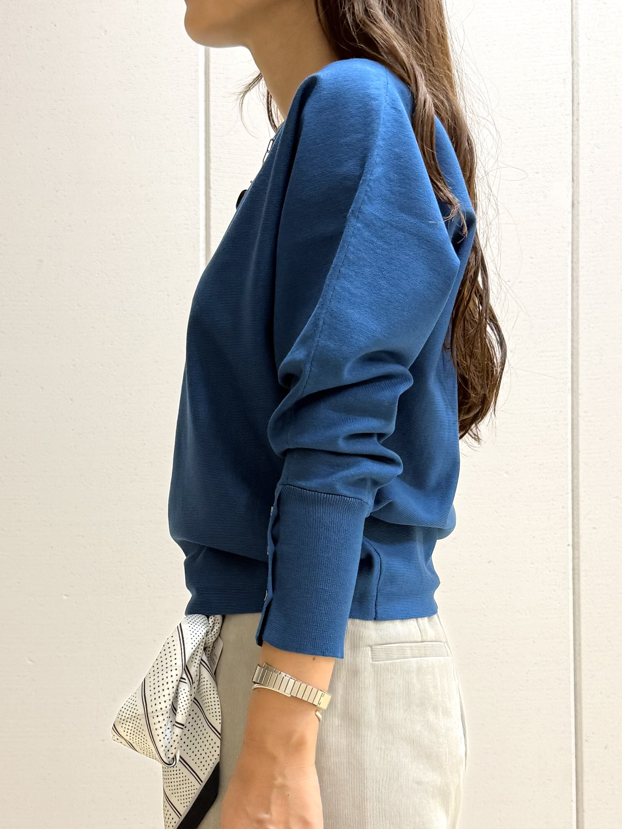 mamiさんの「INDIVI｜【選べる6色／ストレッチ◎】きれいめドルマンスリーブニット」を使ったコーディネート