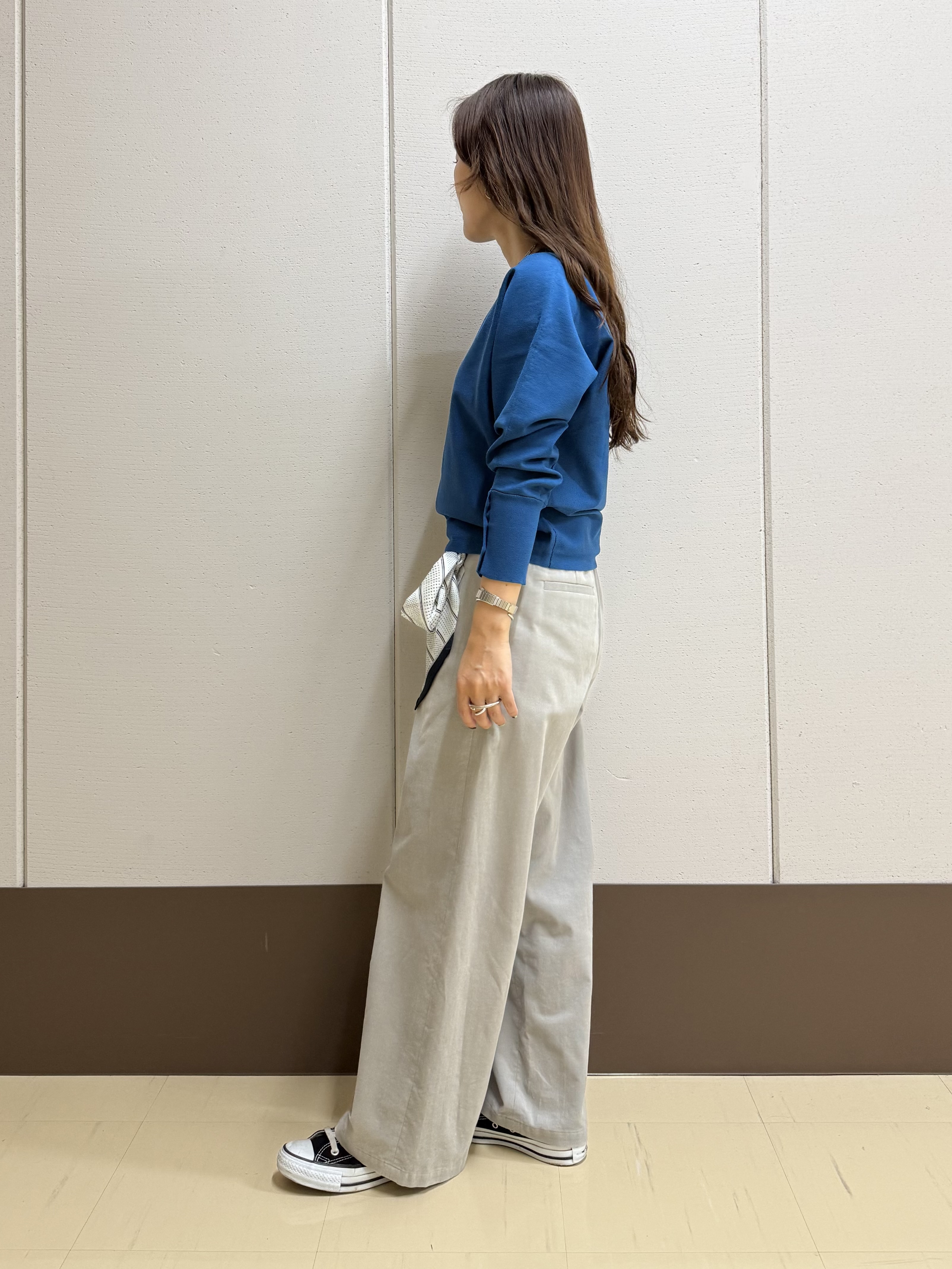 mamiさんの「INDIVI｜【選べる6色／ストレッチ◎】きれいめドルマンスリーブニット」を使ったコーディネート