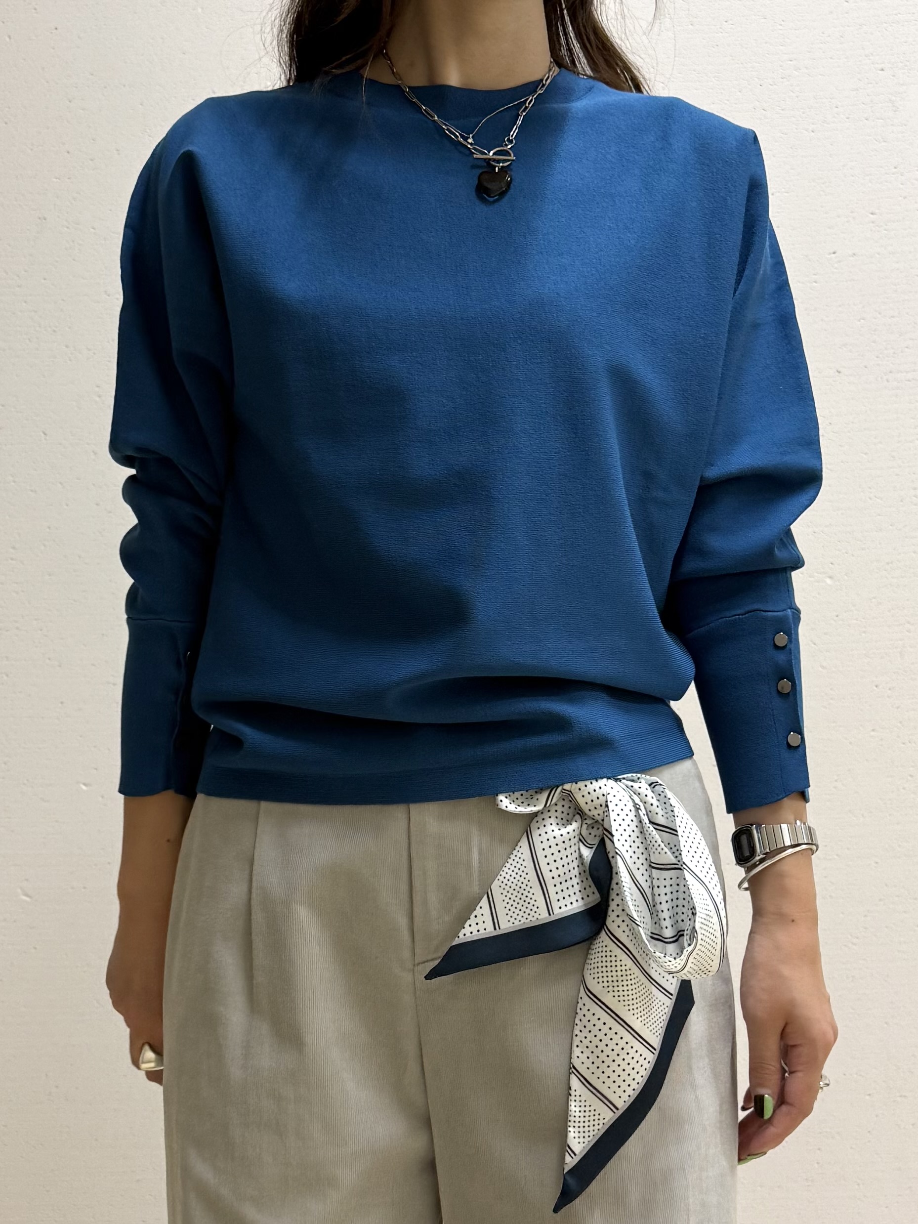 mamiさんの「INDIVI｜【選べる6色／ストレッチ◎】きれいめドルマンスリーブニット」を使ったコーディネート
