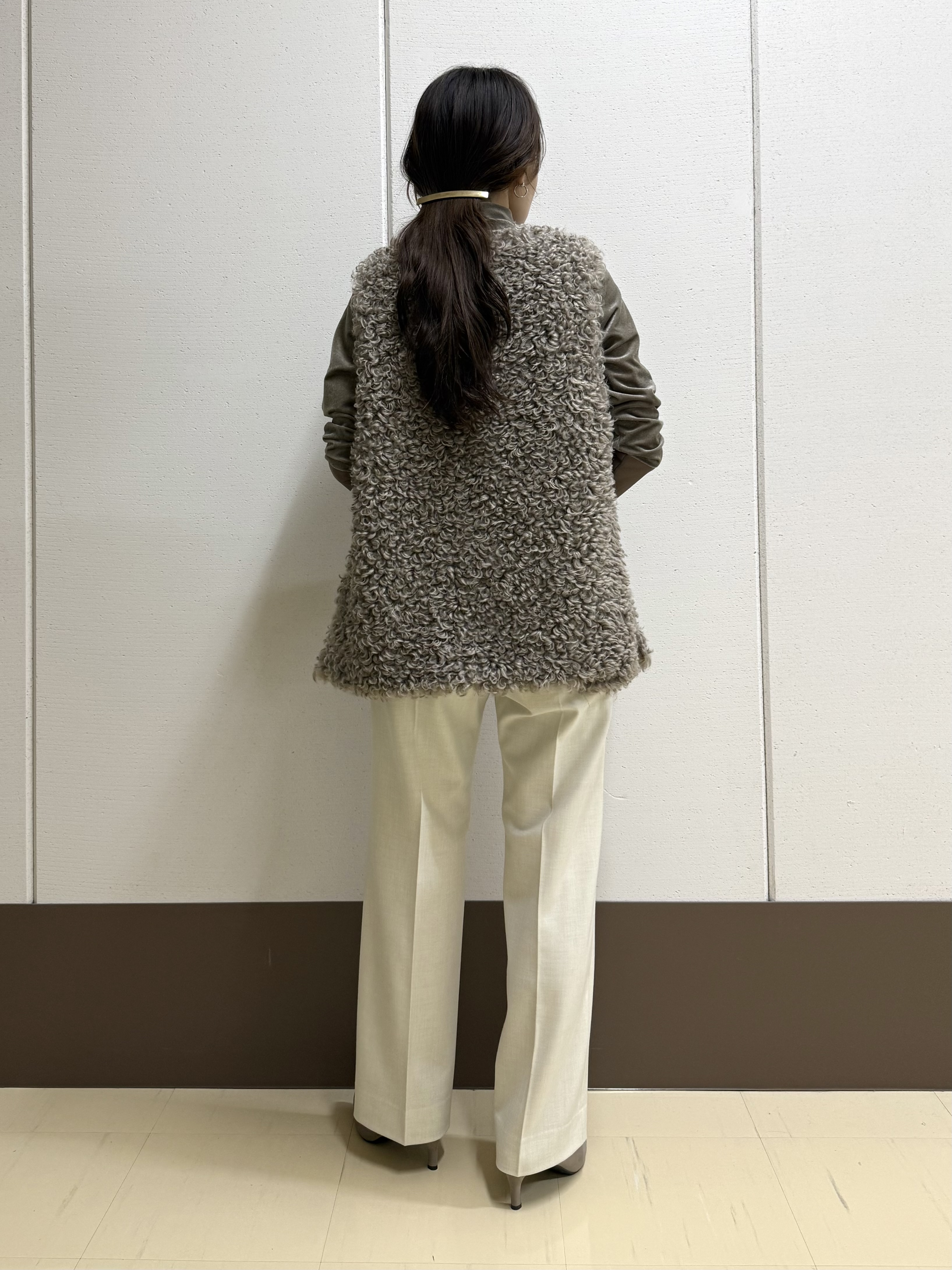 mamiさんの「INDIVI｜【レイヤード／袖口シアー／日本製】ベロアジャージトップス」を使ったコーディネート