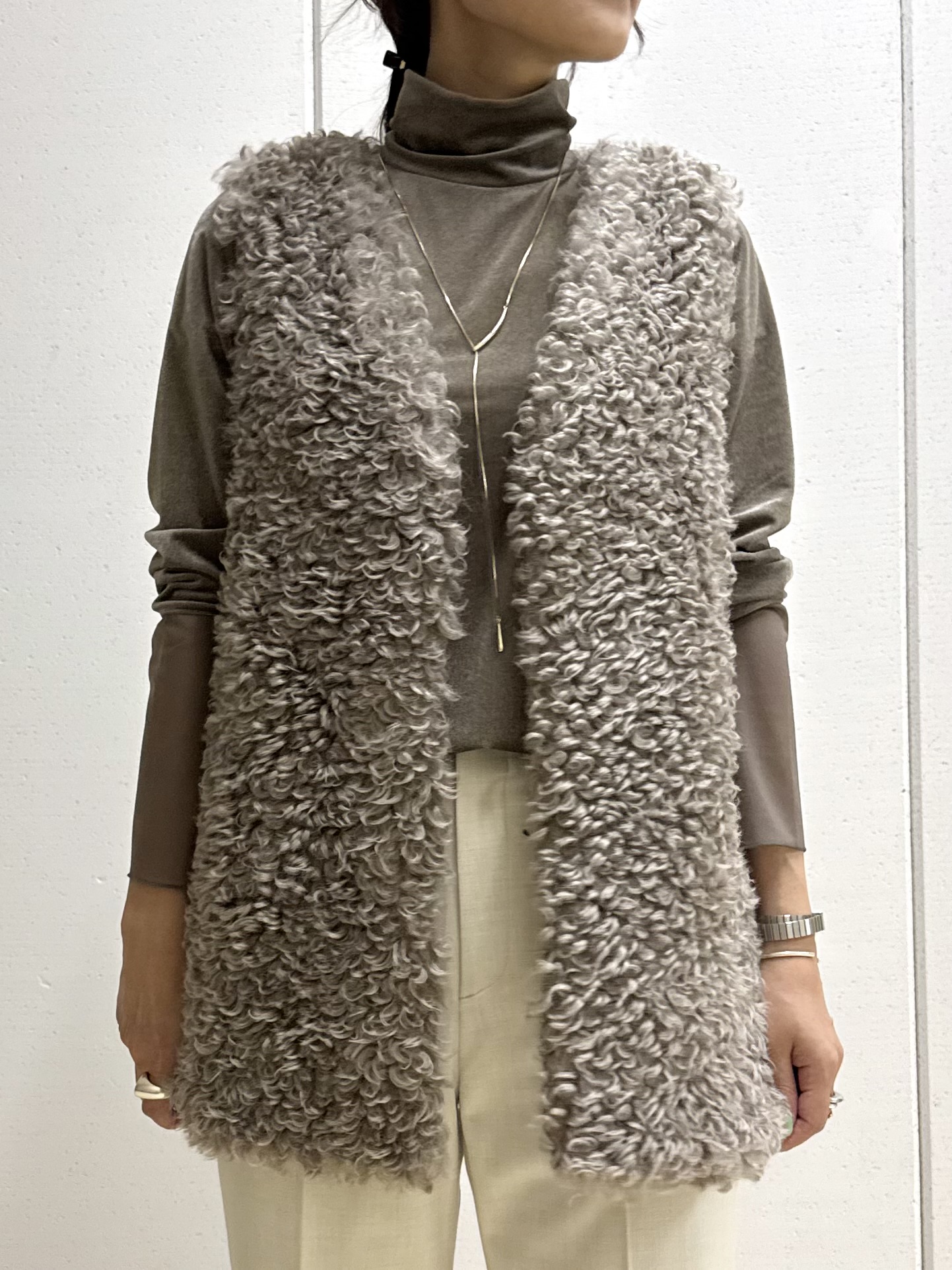 mamiさんの「INDIVI｜【レイヤード／袖口シアー／日本製】ベロアジャージトップス」を使ったコーディネート