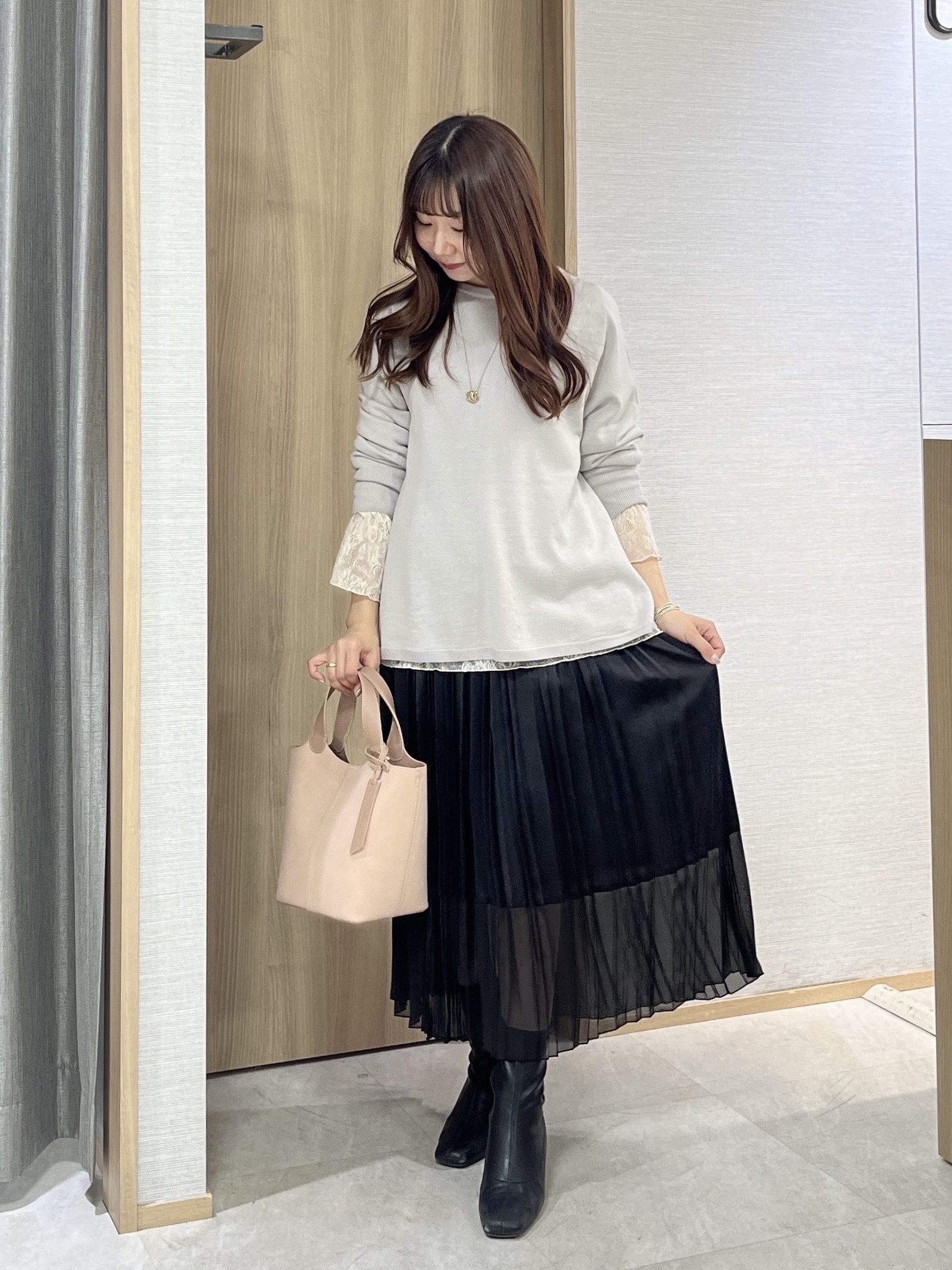 KAHOさんの「UNTITLED｜【きれいに体型カバー/8色展開】Aラインシルエットニットプルオーバー」を使ったコーディネート