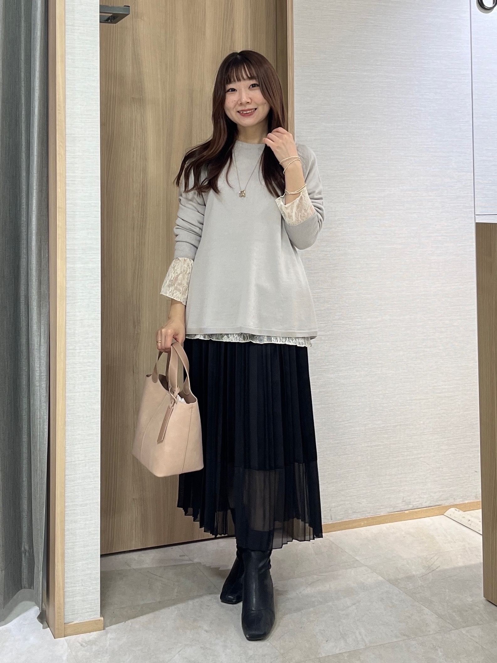 KAHOさんの「UNTITLED｜【きれいに体型カバー/8色展開】Aラインシルエットニットプルオーバー」を使ったコーディネート