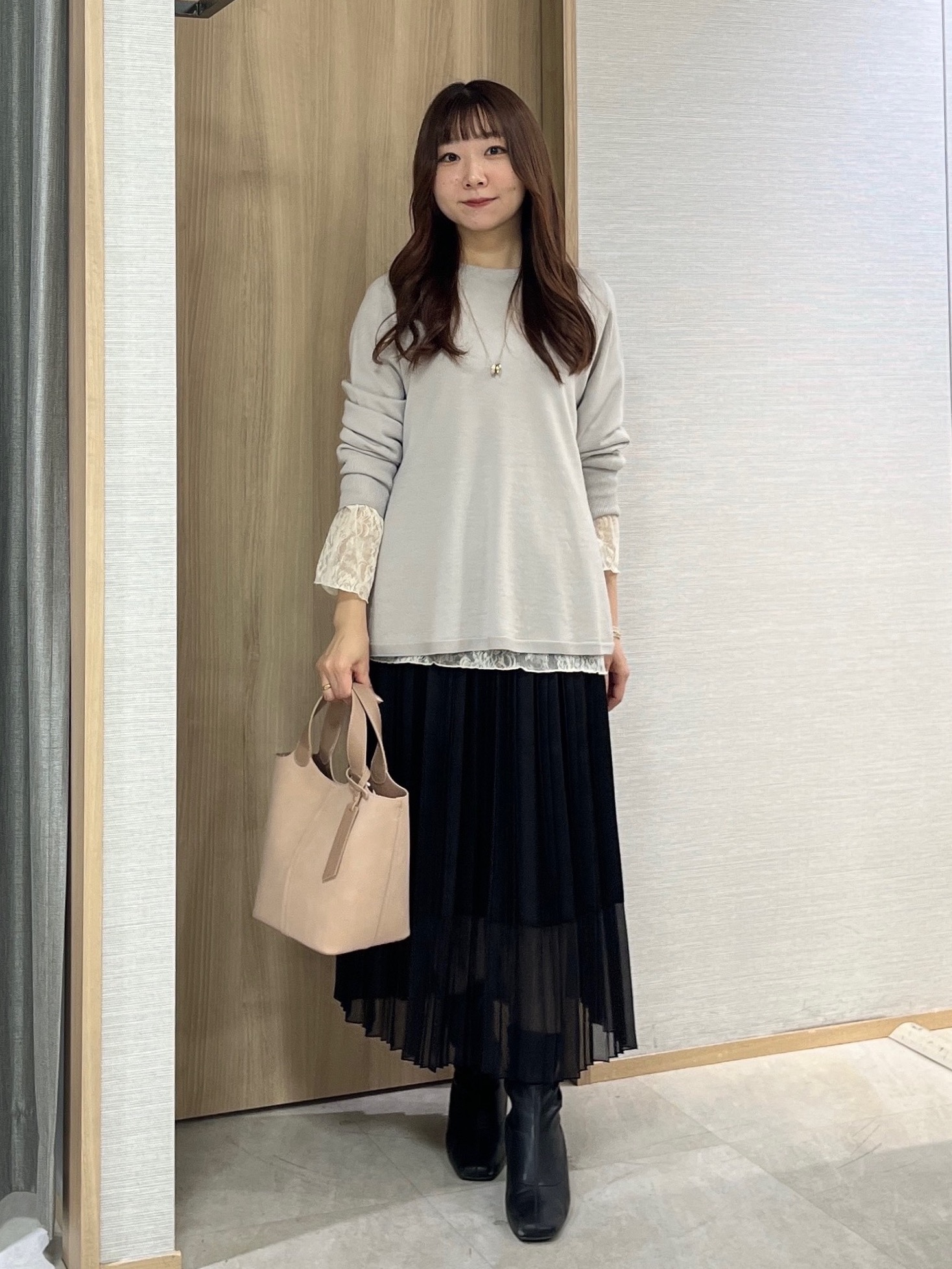 KAHOさんの「UNTITLED｜【きれいに体型カバー/8色展開】Aラインシルエットニットプルオーバー」を使ったコーディネート