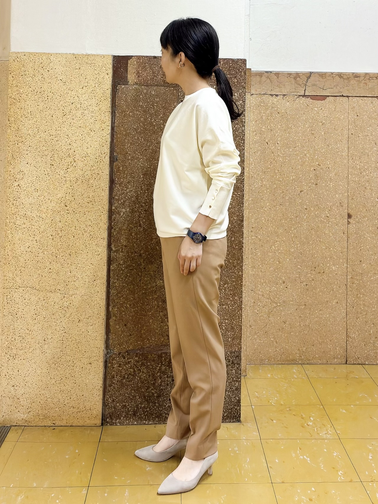 hattoriさんの「INDIVI｜【選べる6色／ストレッチ◎】きれいめドルマンスリーブニット」を使ったコーディネート