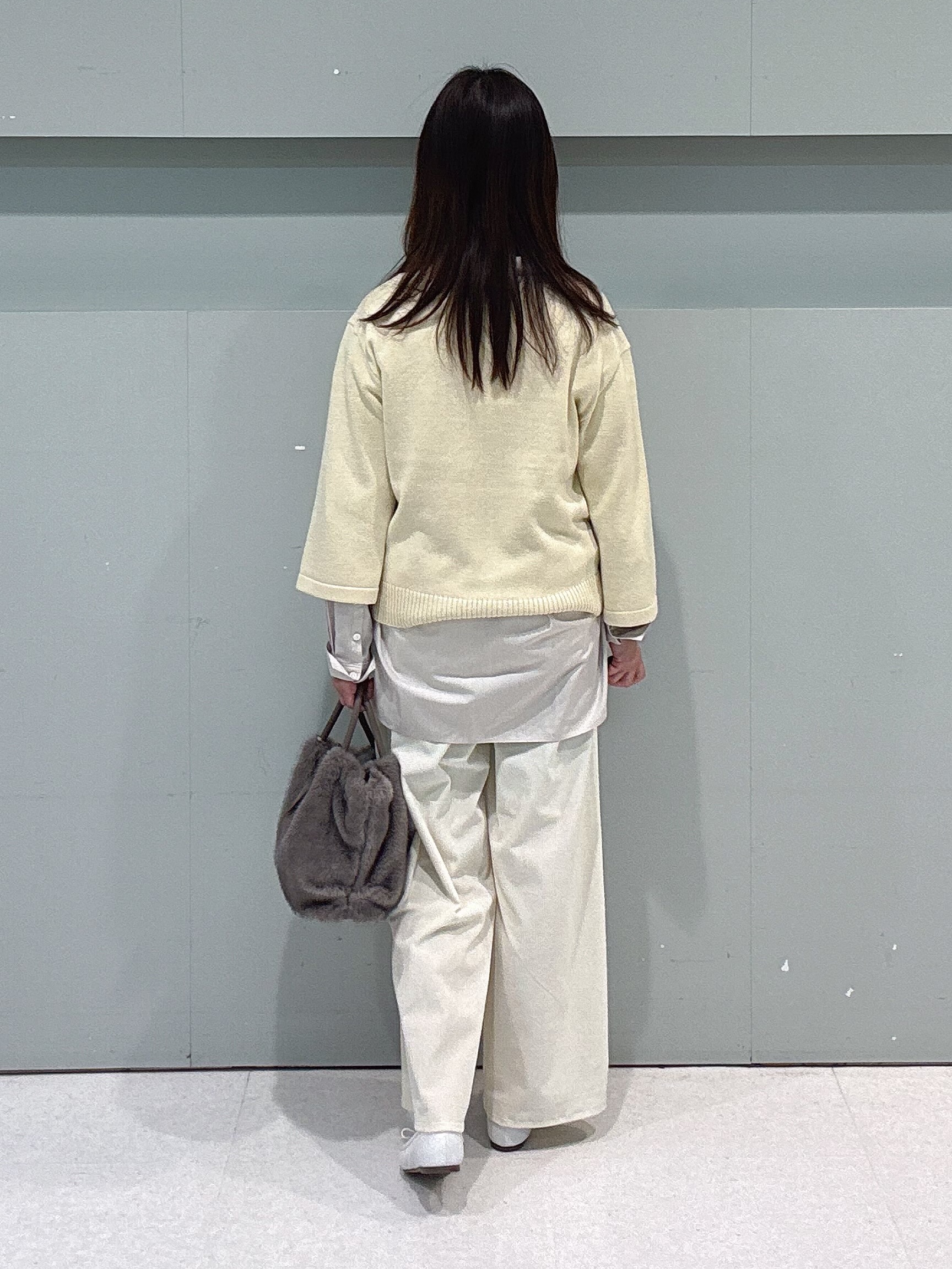 makiさんの「UNTITLED｜【6色展開/コットン100】カラーベーシックシャツ」を使ったコーディネート