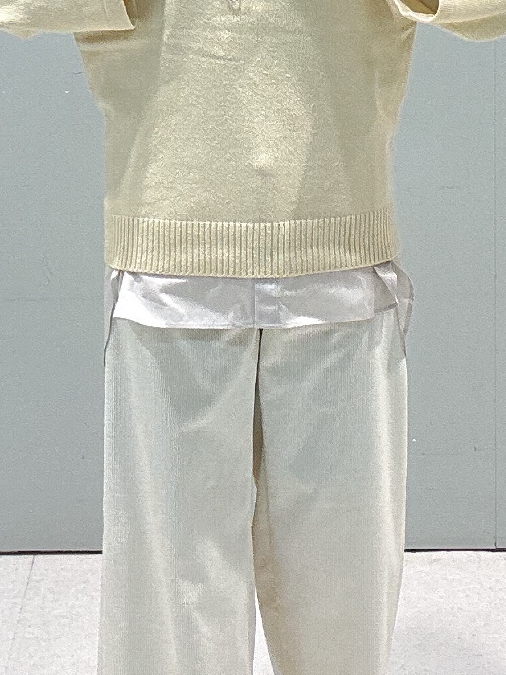 makiさんの「UNTITLED｜【6色展開/コットン100】カラーベーシックシャツ」を使ったコーディネート
