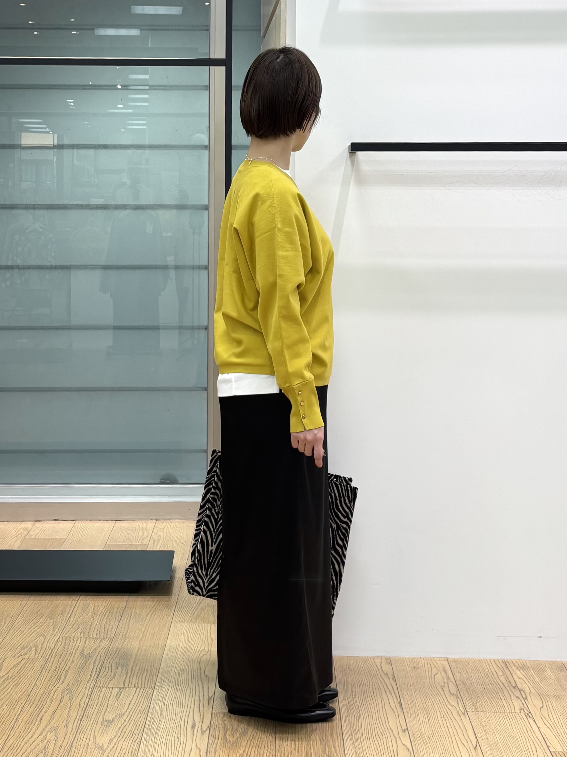 asamiさんの「INDIVI｜【選べる6色／ストレッチ◎】きれいめドルマンスリーブニット」を使ったコーディネート