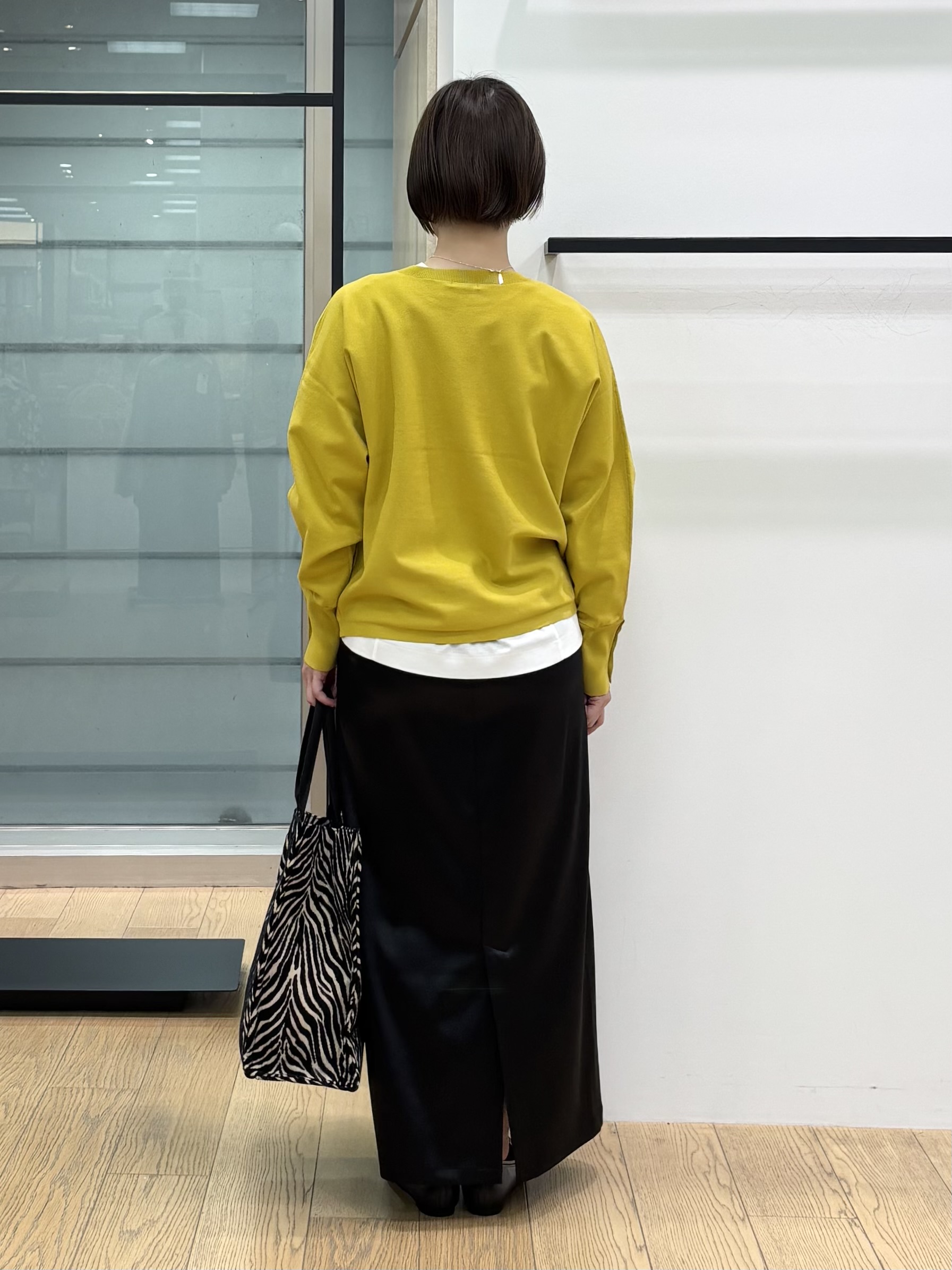 asamiさんの「INDIVI｜【選べる6色／ストレッチ◎】きれいめドルマンスリーブニット」を使ったコーディネート