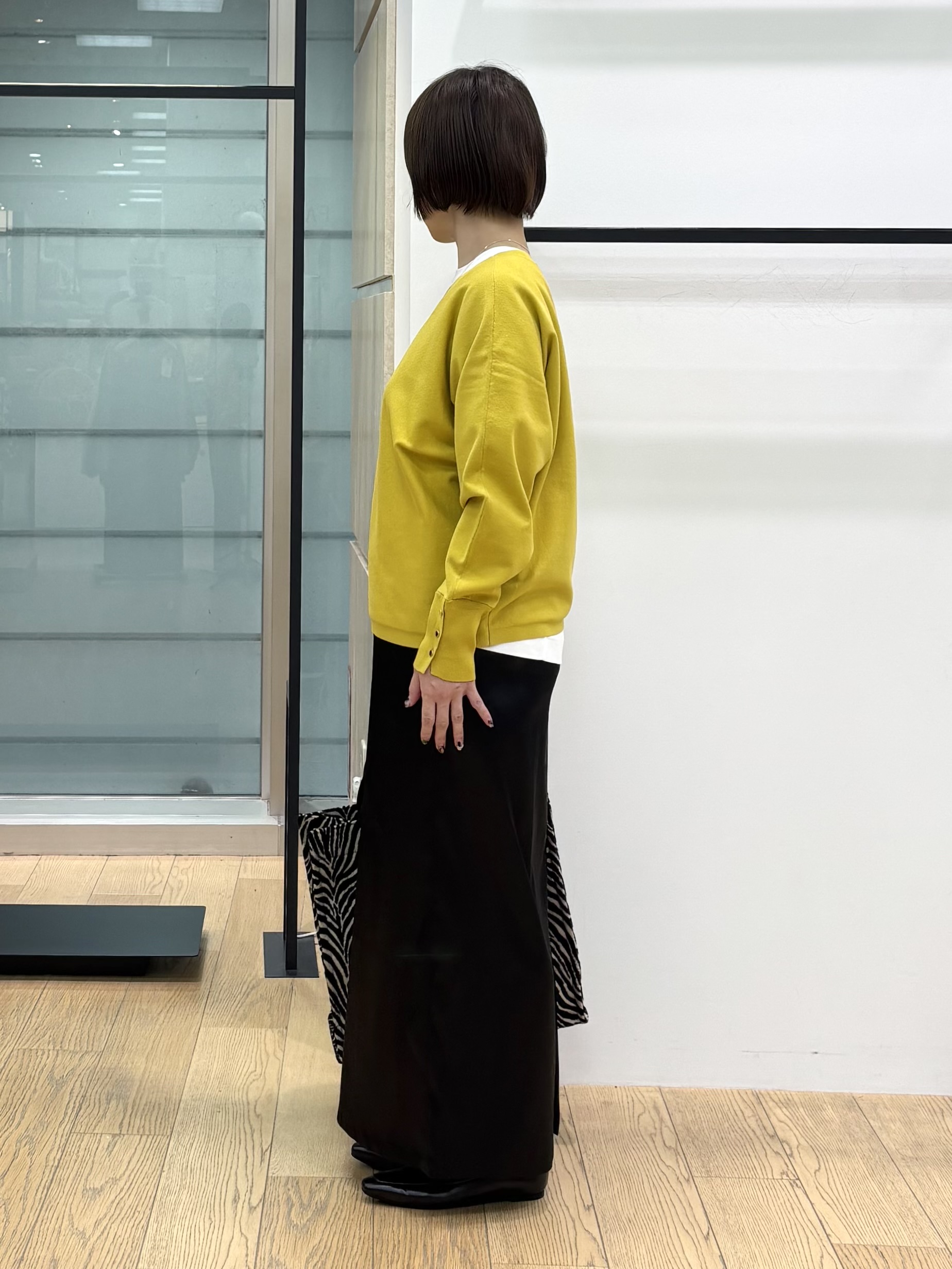 asamiさんの「INDIVI｜【選べる6色／ストレッチ◎】きれいめドルマンスリーブニット」を使ったコーディネート