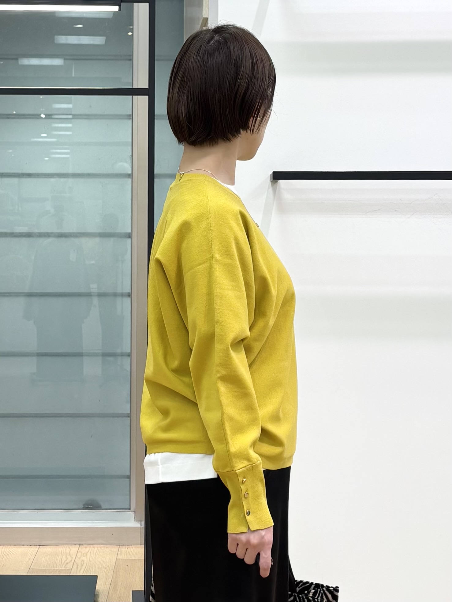 asamiさんの「INDIVI｜【選べる6色／ストレッチ◎】きれいめドルマンスリーブニット」を使ったコーディネート