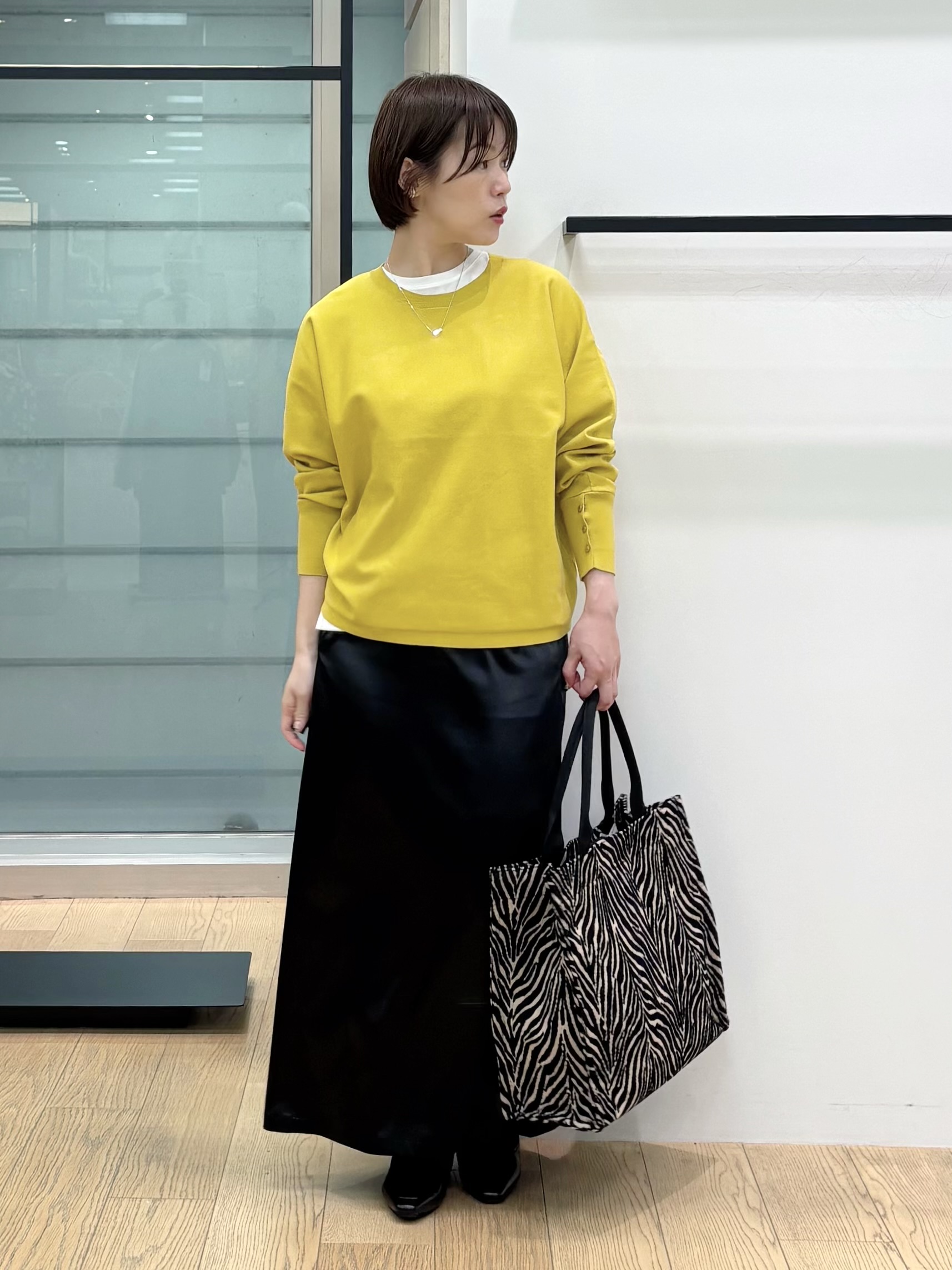 asamiさんの「INDIVI｜【選べる6色／ストレッチ◎】きれいめドルマンスリーブニット」を使ったコーディネート