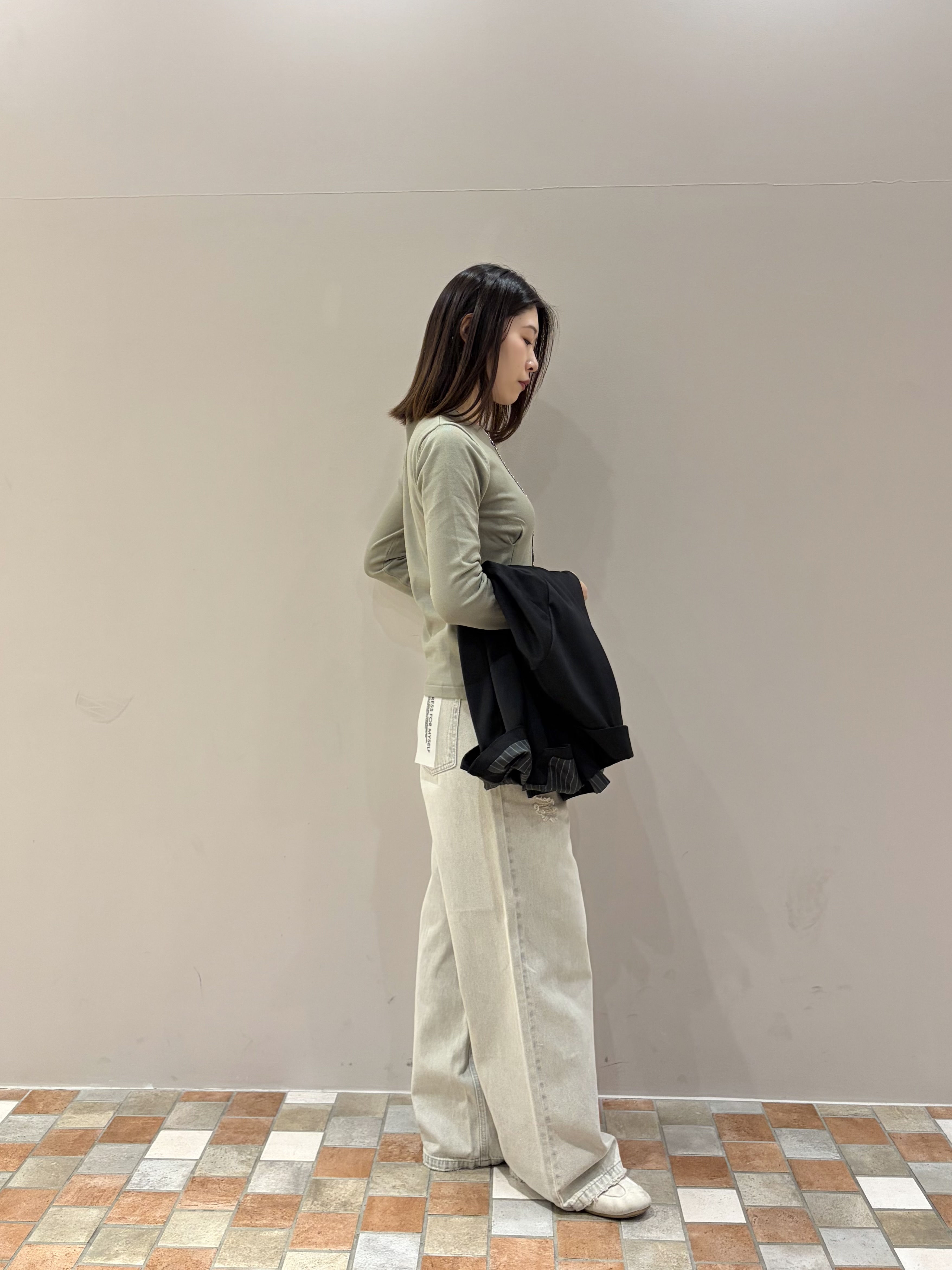 amiさんの「INDIVI｜ラインロングネックレス」を使ったコーディネート