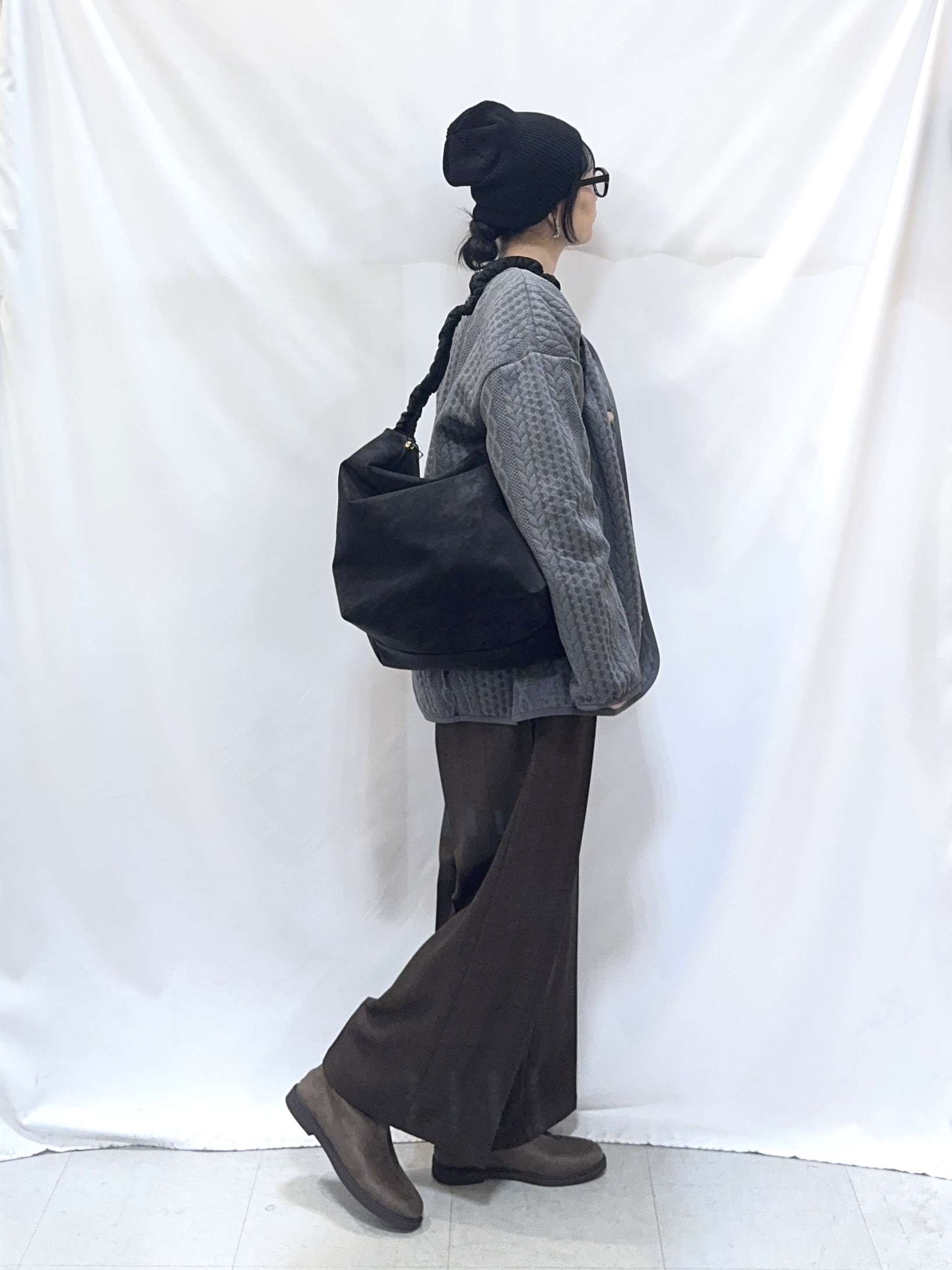 𝐇𝐢𝐫𝐨𝐦𝐢さんの「SHOO･LA･RUE｜【S-LL/体型カバー】ヒップが隠れる ラインジャカード Vネックカーディガン」を使ったコーディネート