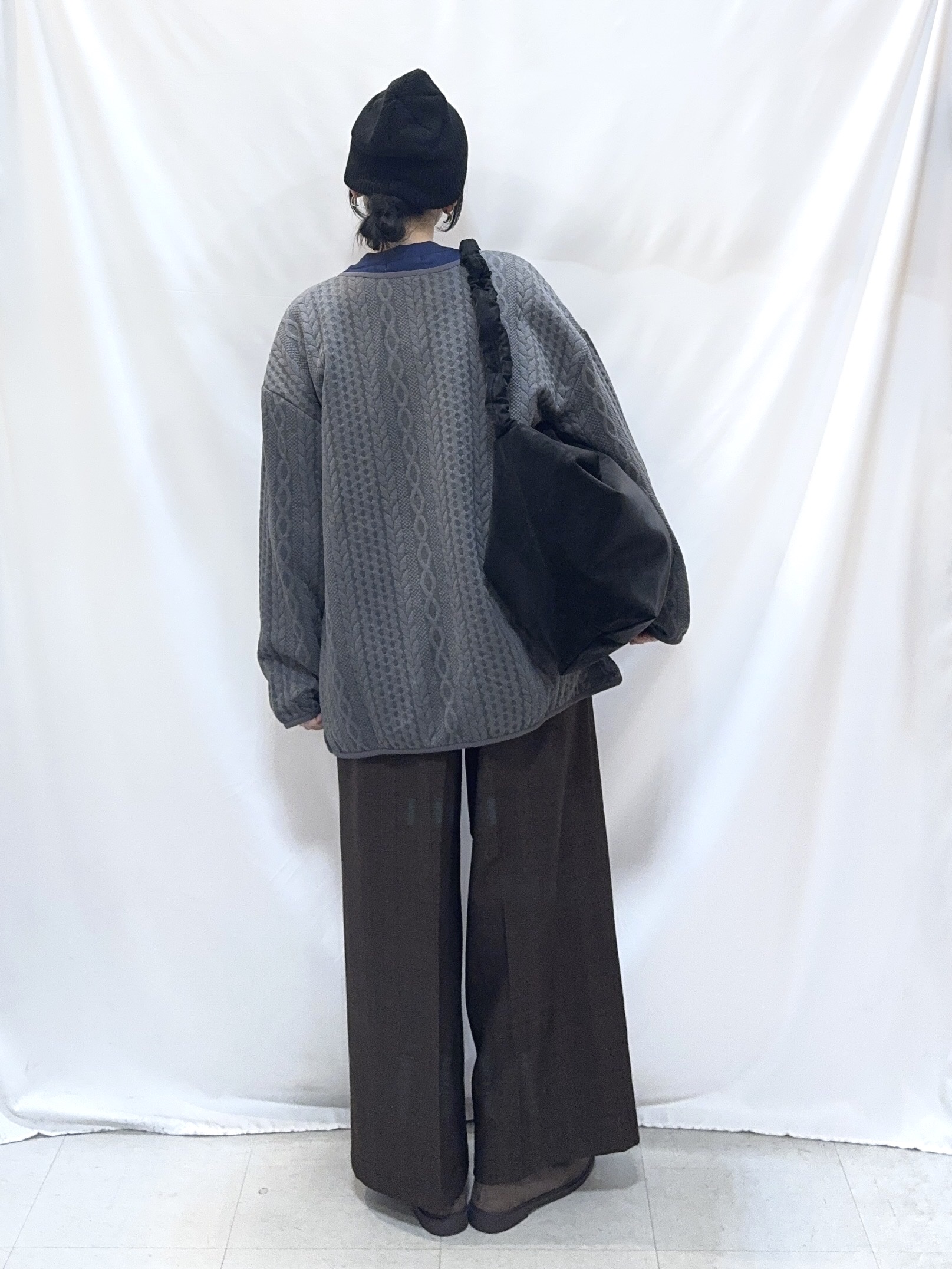𝐇𝐢𝐫𝐨𝐦𝐢さんの「SHOO･LA･RUE｜【S-LL/体型カバー】ヒップが隠れる ラインジャカード Vネックカーディガン」を使ったコーディネート