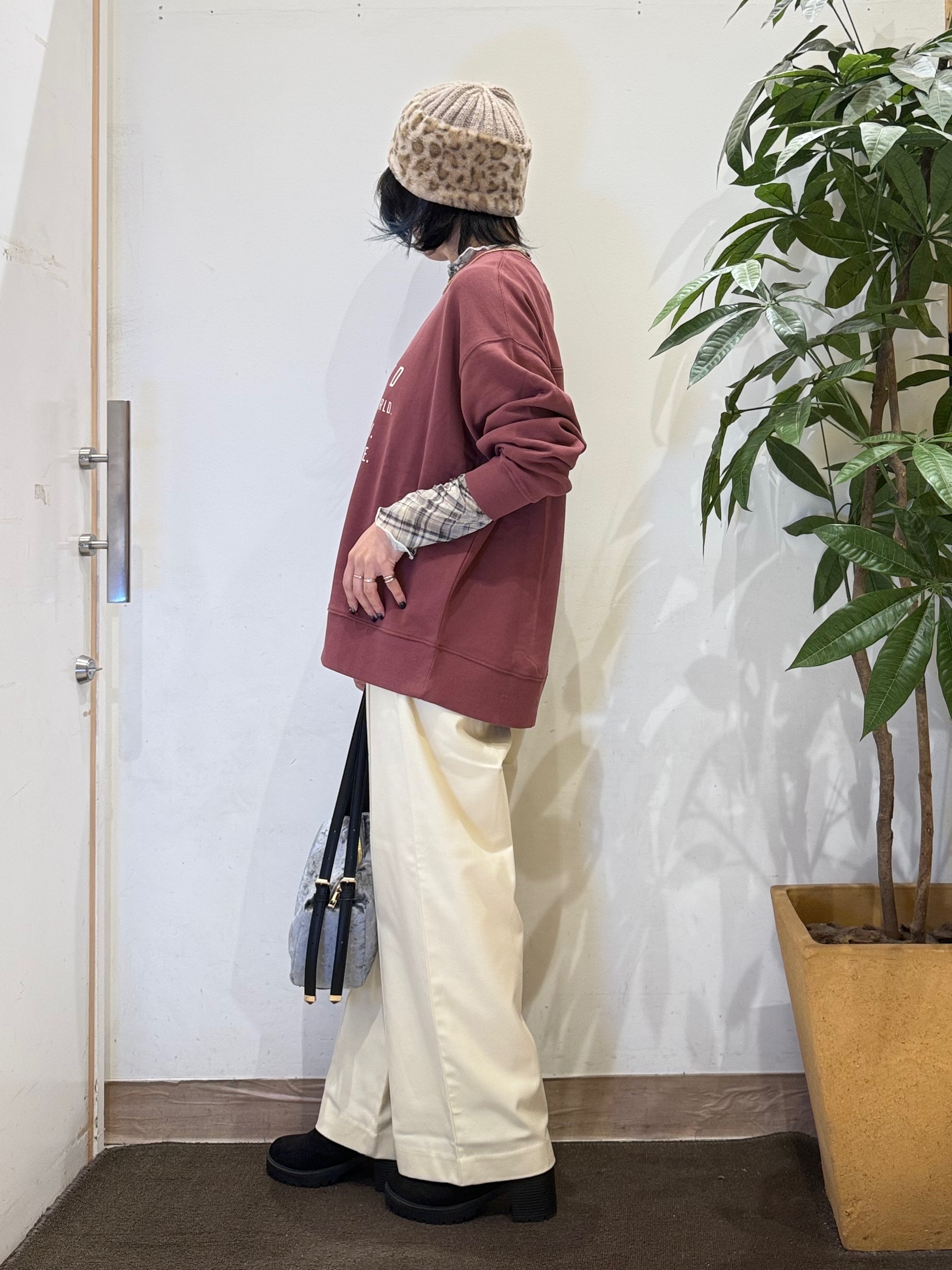 misakiさんの「SHOO･LA･RUE｜【体型カバー/洗濯機可】ゆるシルエットスウェット」を使ったコーディネート