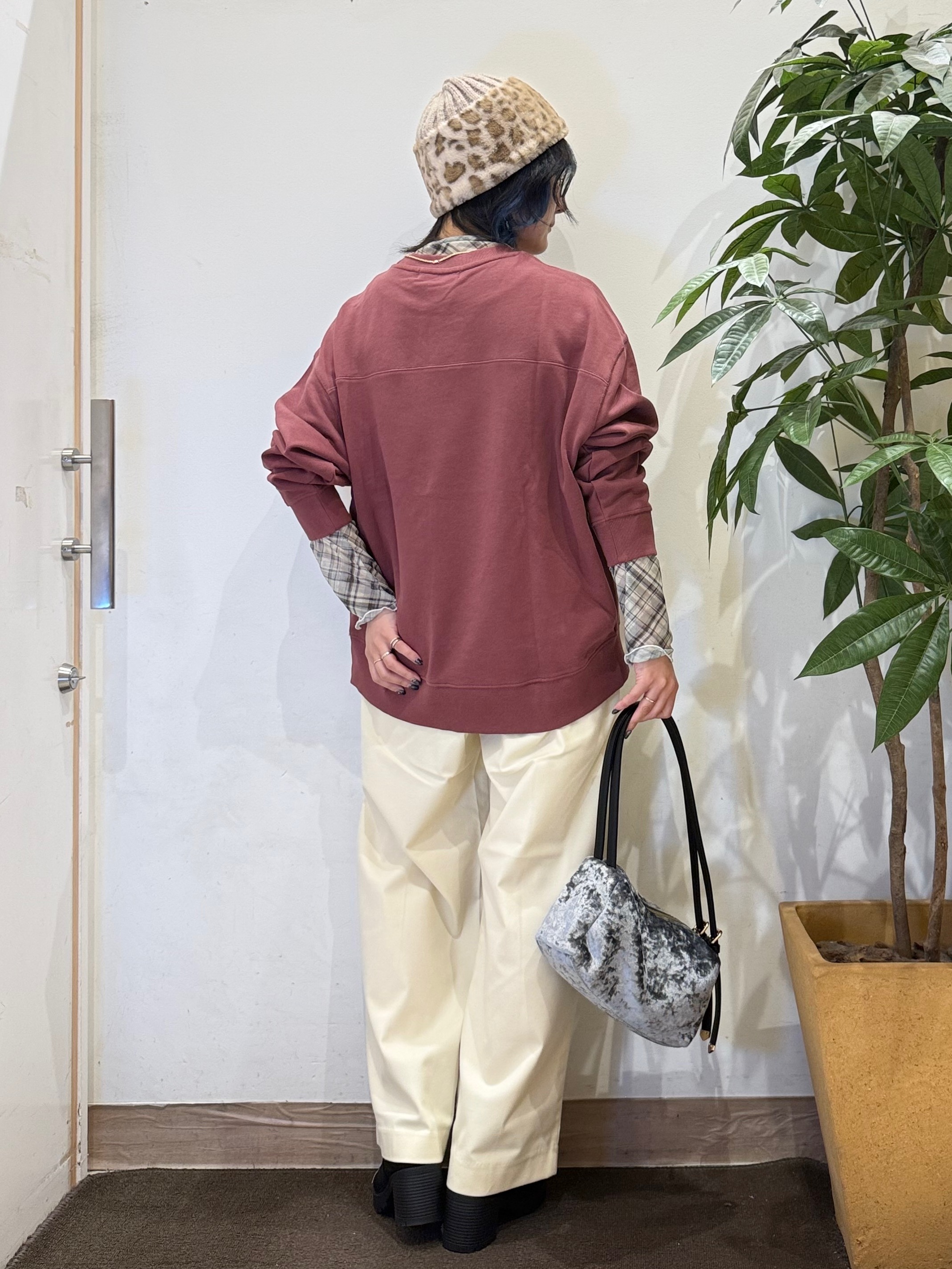 misakiさんの「SHOO･LA･RUE｜【体型カバー/洗濯機可】ゆるシルエットスウェット」を使ったコーディネート