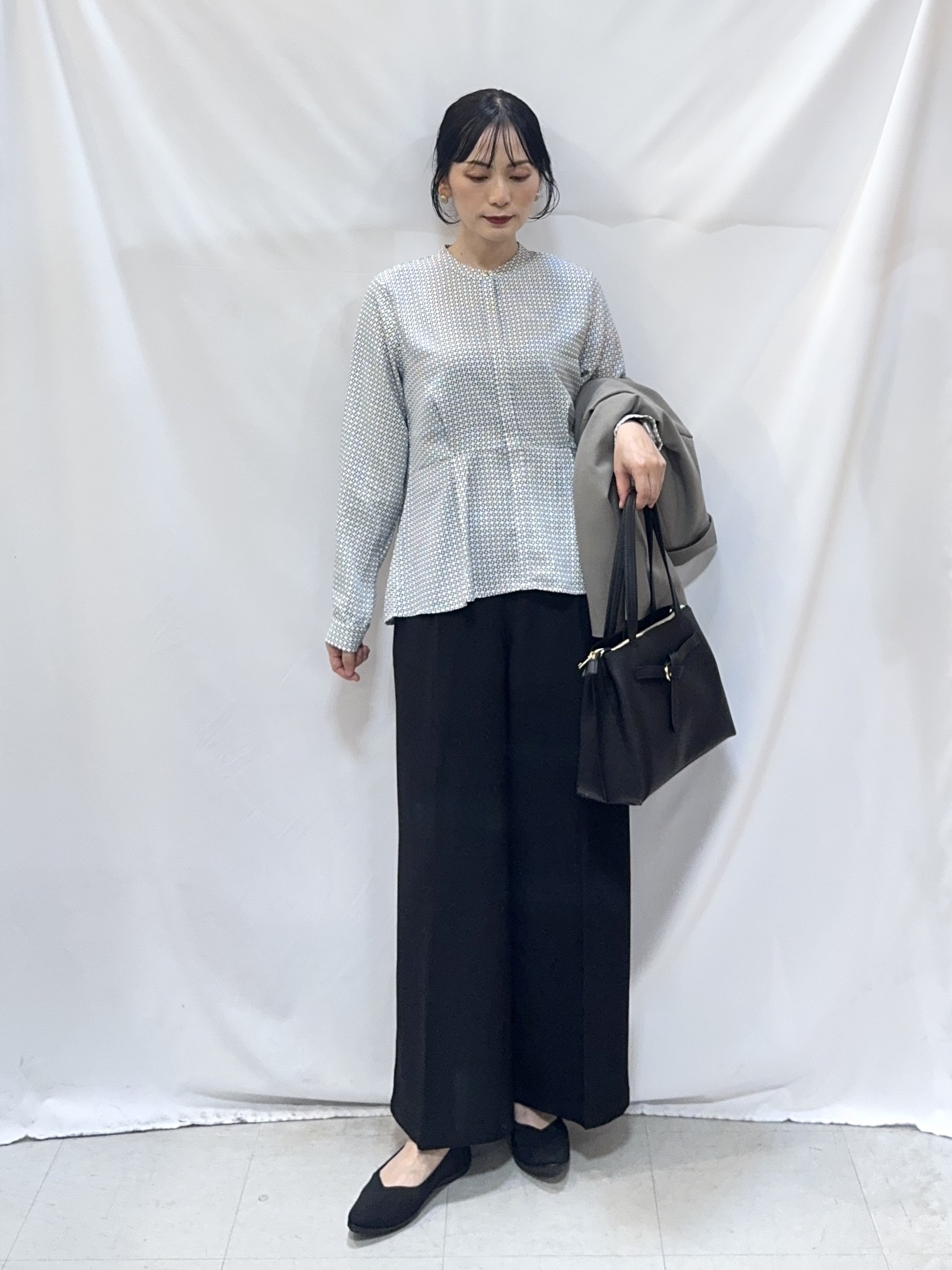 𝐇𝐢𝐫𝐨𝐦𝐢さんの「SHOO･LA･RUE｜【セットアップ可/洗濯後しわになりにくい】ウールフィール ダブルジャケット」を使ったコーディネート