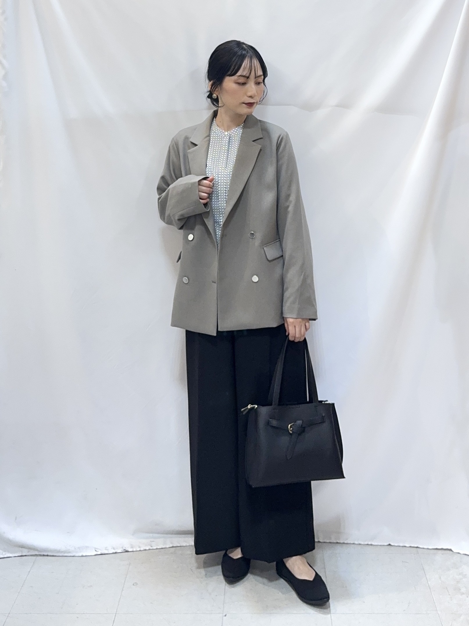 𝐇𝐢𝐫𝐨𝐦𝐢さんの「SHOO･LA･RUE｜【セットアップ可/洗濯後しわになりにくい】ウールフィール ダブルジャケット」を使ったコーディネート