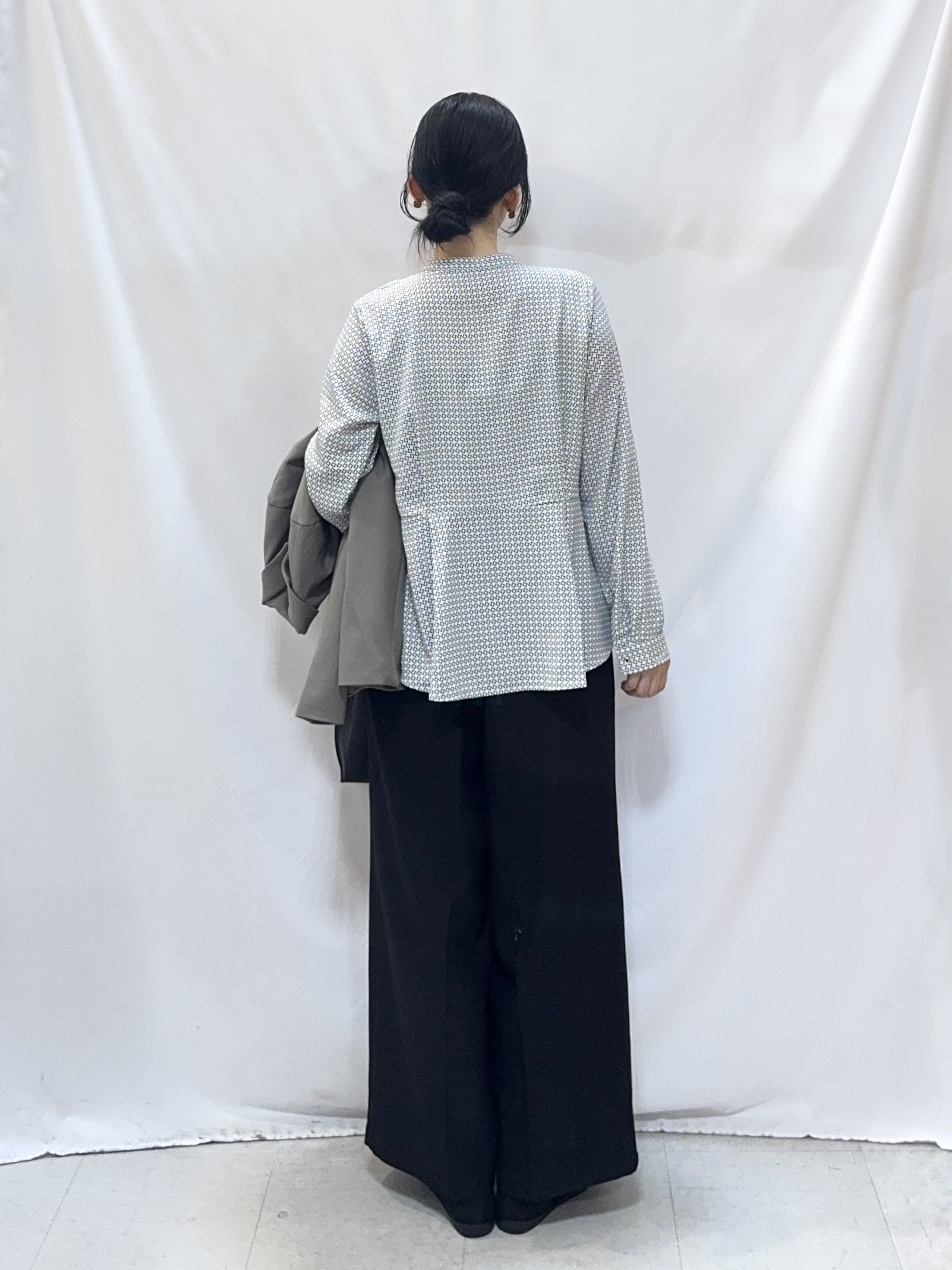 𝐇𝐢𝐫𝐨𝐦𝐢さんの「SHOO･LA･RUE｜【セットアップ可/洗濯後しわになりにくい】ウールフィール ダブルジャケット」を使ったコーディネート