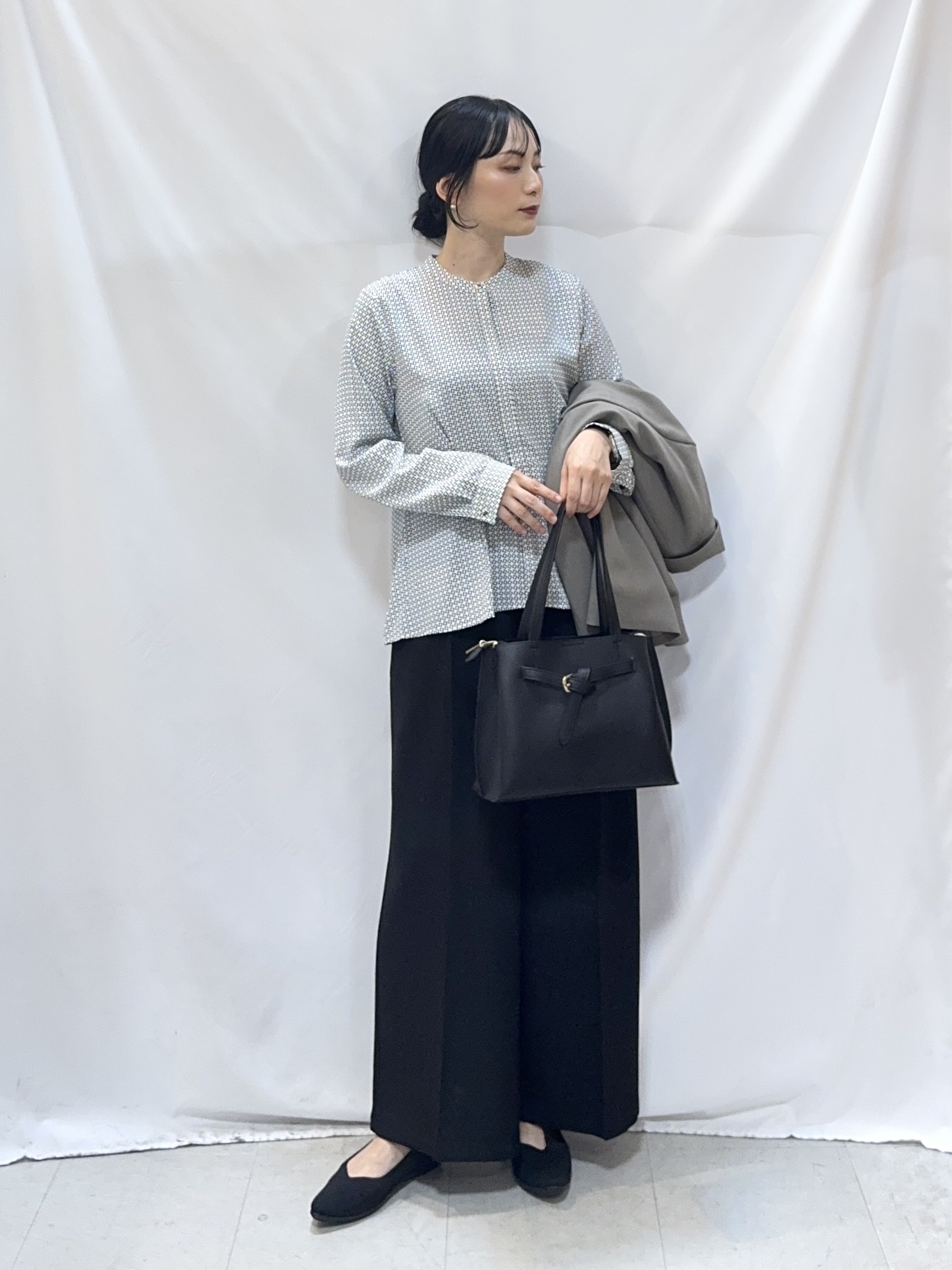𝐇𝐢𝐫𝐨𝐦𝐢さんの「SHOO･LA･RUE｜【セットアップ可/洗濯後しわになりにくい】ウールフィール ダブルジャケット」を使ったコーディネート