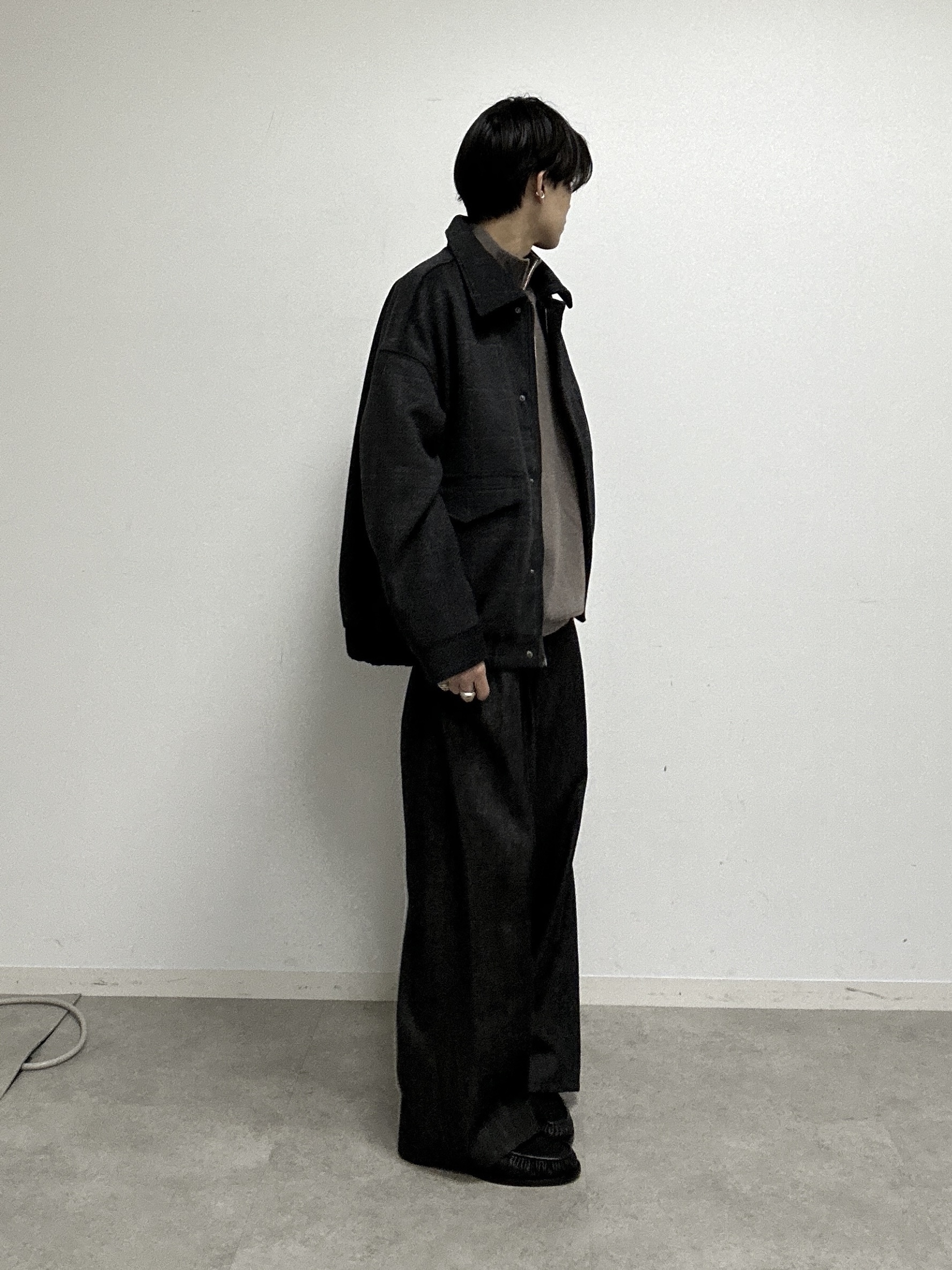 ドイさんの「tk.TAKEO KIKUCHI｜【色褪せしにくいデニム】Comfy Fadeless Denim Seriesワイドストレートデニム」を使ったコーディネート