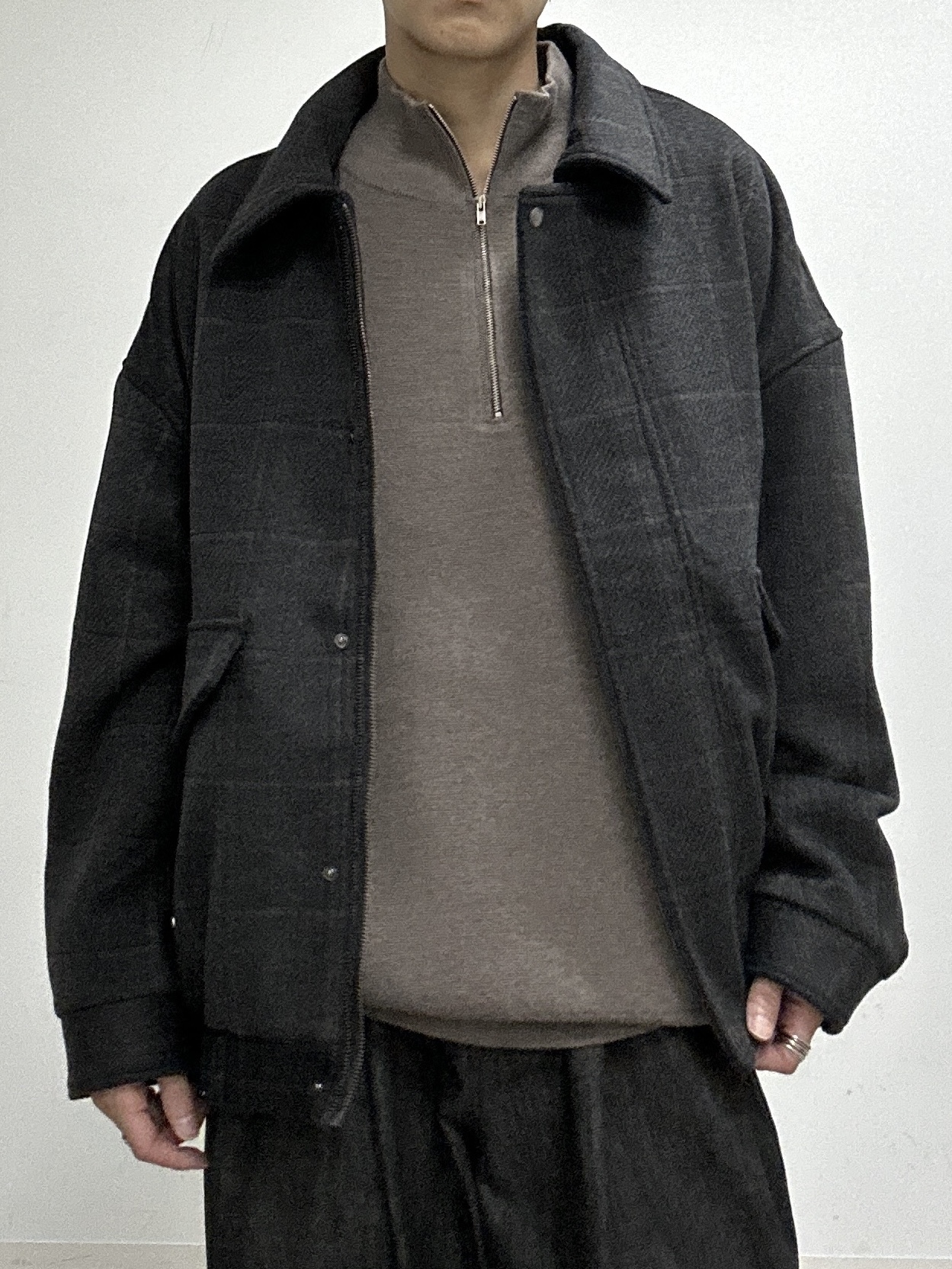 ドイさんの「tk.TAKEO KIKUCHI｜【色褪せしにくいデニム】Comfy Fadeless Denim Seriesワイドストレートデニム」を使ったコーディネート