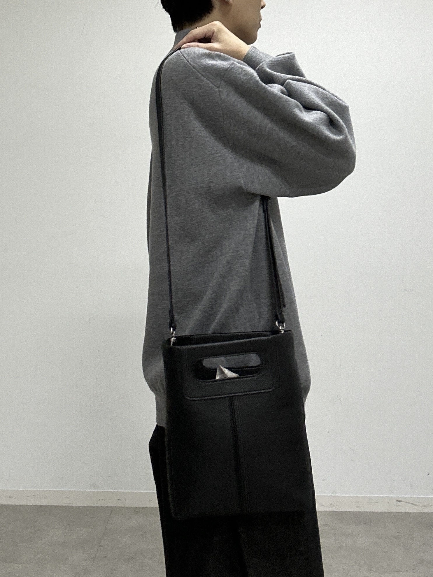 ドイさんの「tk.TAKEO KIKUCHI｜【色褪せしにくいデニム】Comfy Fadeless Denim Seriesワイドストレートデニム」を使ったコーディネート
