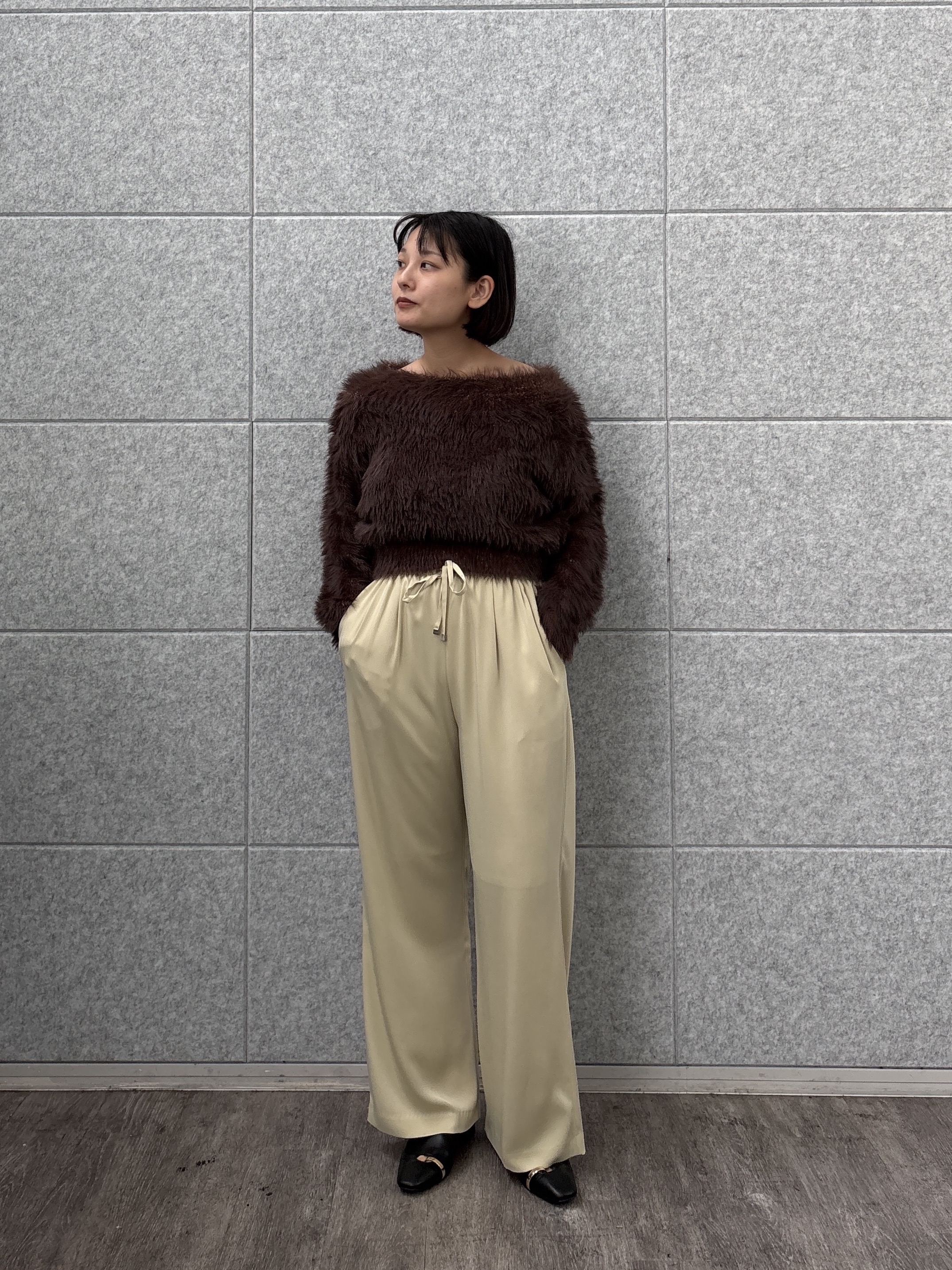 ayanoさんの「INDIVI｜フェザーニットオフショルプルオーバー」を使ったコーディネート